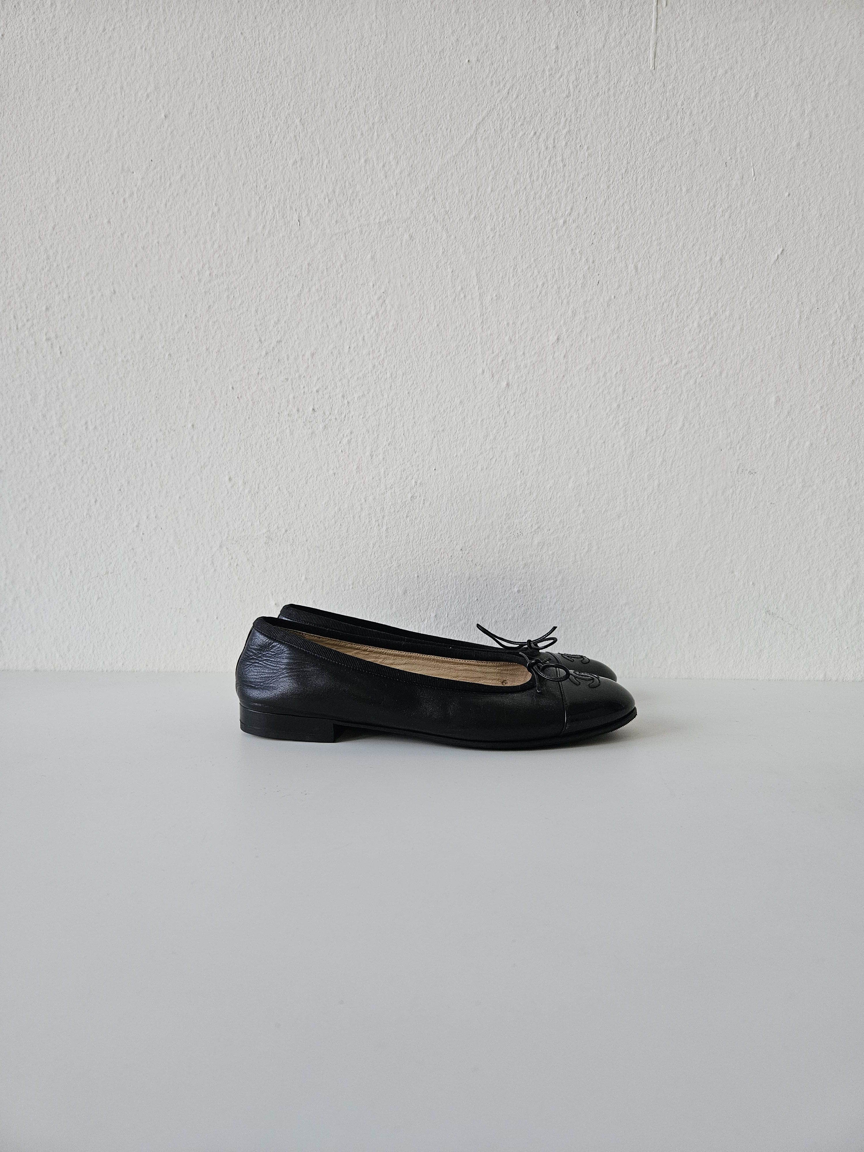 Chanel Vintage Chanel ribbon CC logo ballet flats Size US 7.5 / IT 37.5 - 6 Thumbnail
