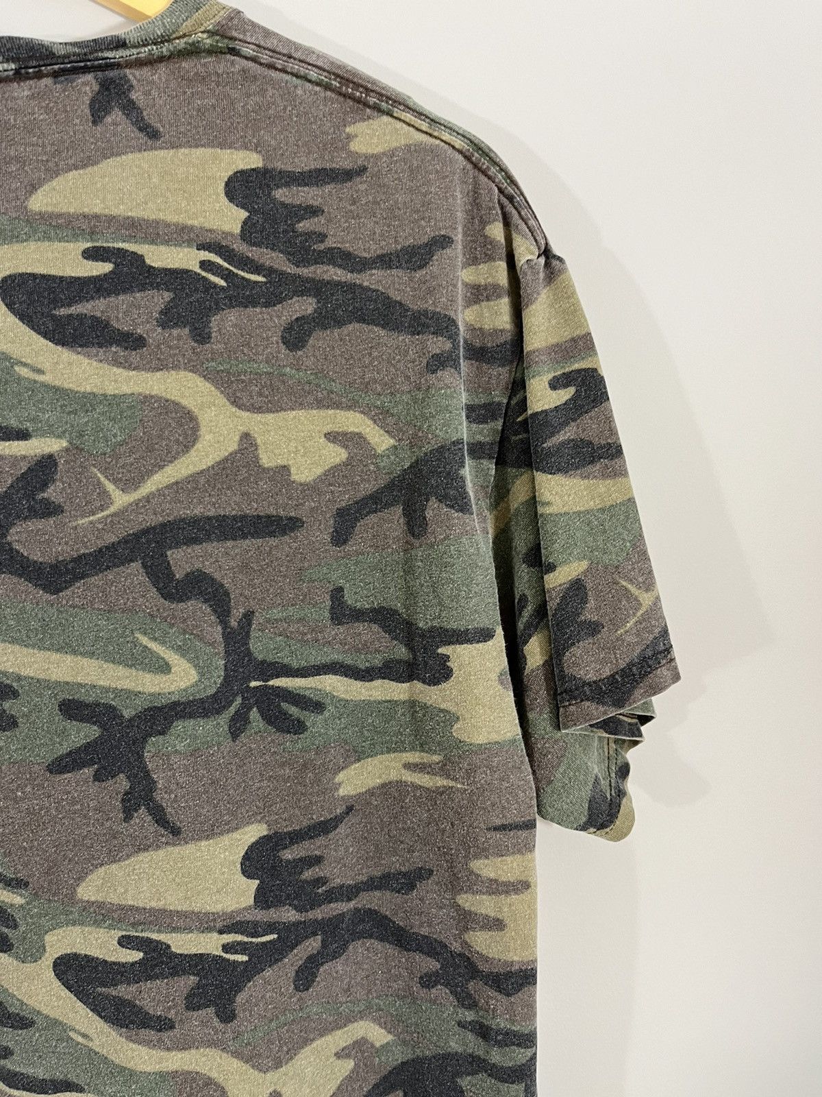 Vintage Camo Wildlife Tracks Distressed Tee Size US L / EU 52-54 / 3 - 11 Thumbnail