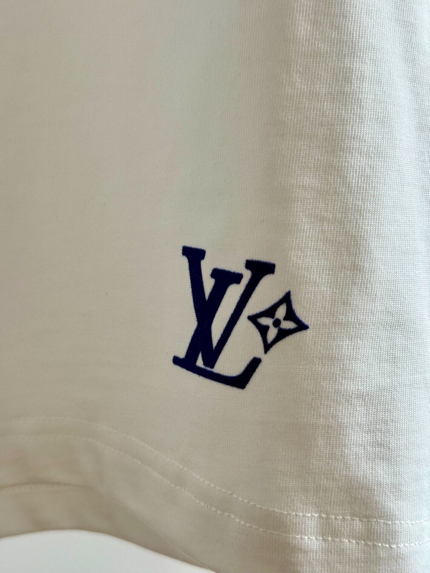 LVXWA lv earth velvet print t-shirt Size US M / EU 48-50 / 2 - 4 Thumbnail