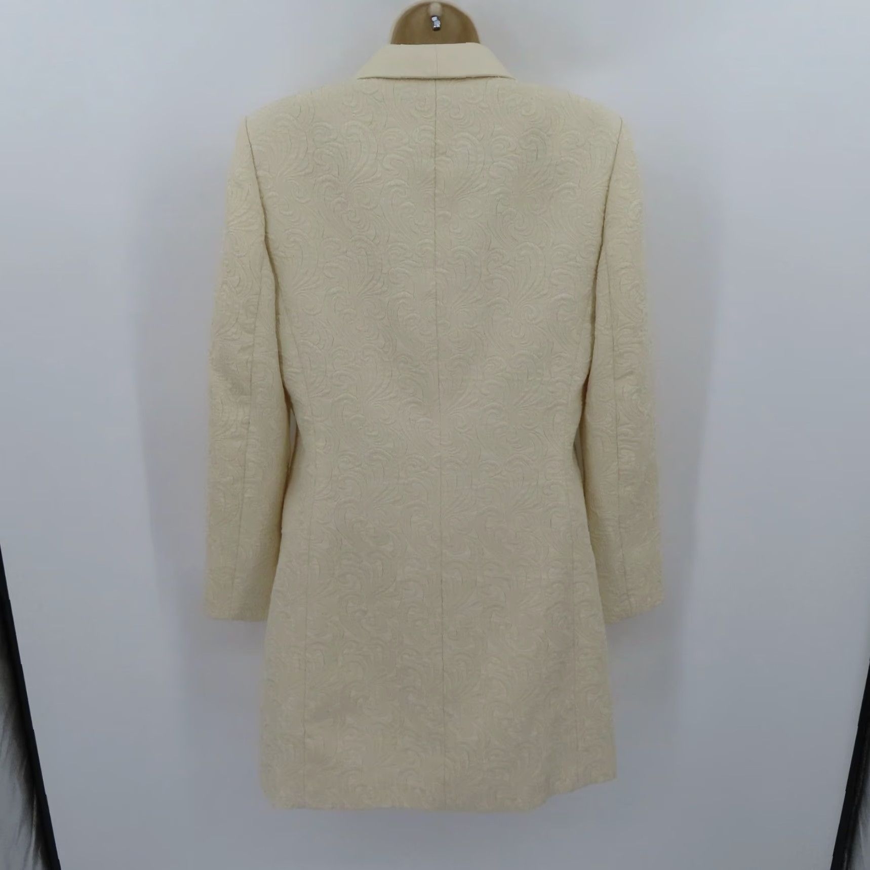 Vintage Le Suit Women Jacket Ivory Cream Damask Scroll Long Collared Coat Formal Business Casual Party/Cocktail Workwear Size M / US 6-8 / IT 42-44 - 5 Thumbnail
