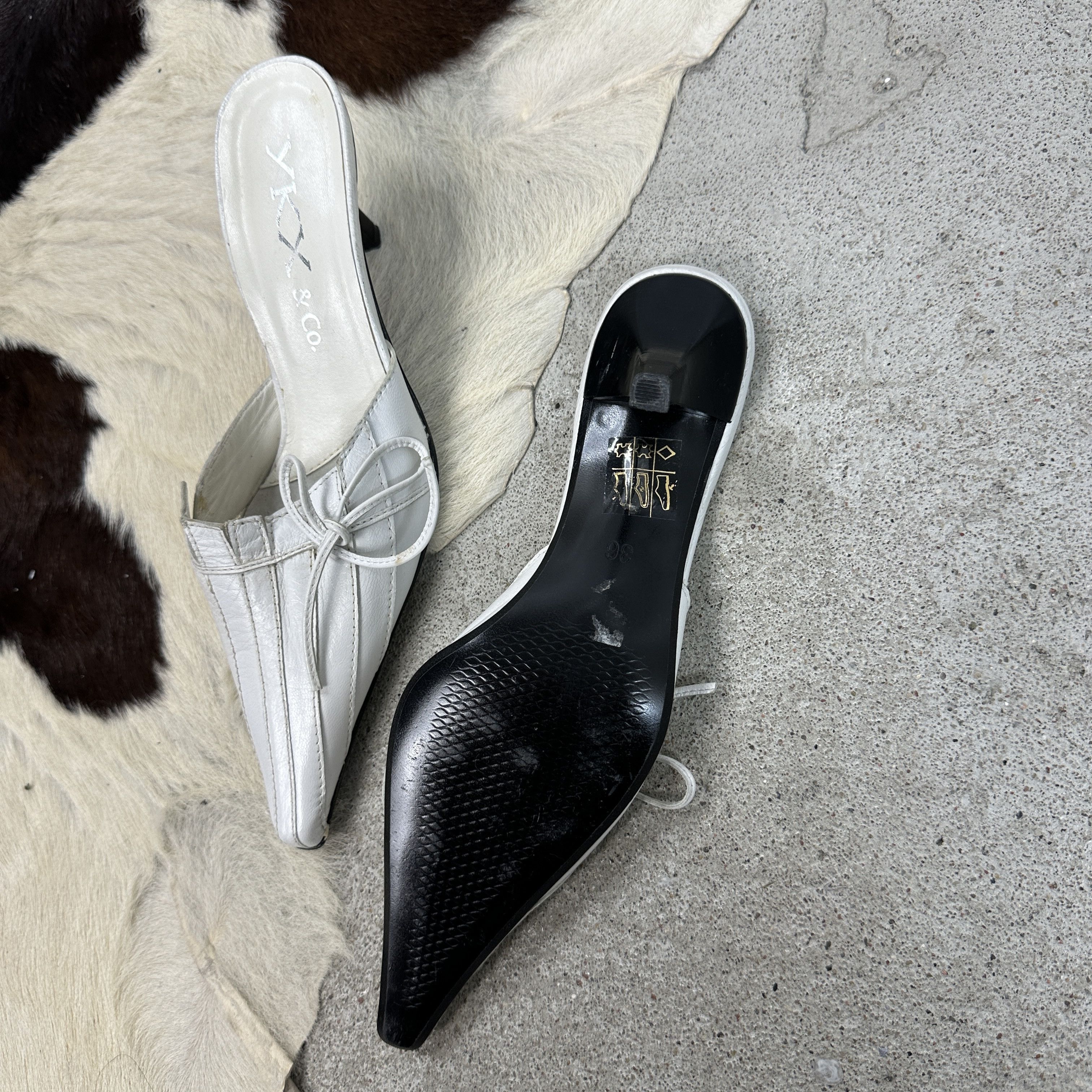 Vintage Vintage Avant Garde Preppy Old Money Leather Mules Heels 00s Size US 5 / IT 35 - 9 Thumbnail