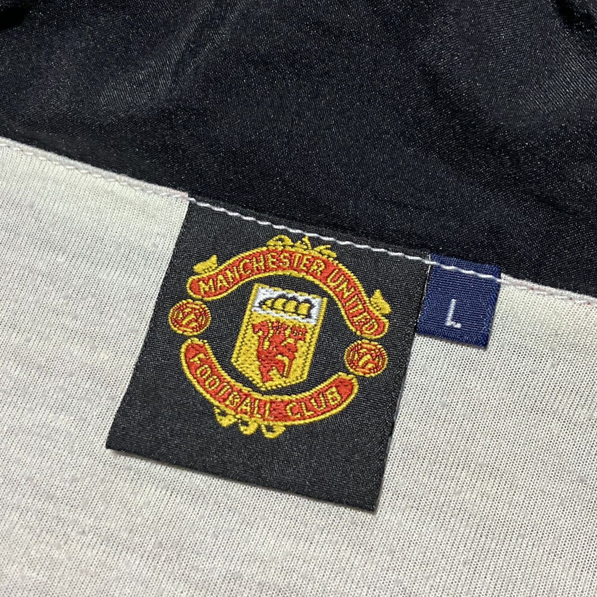 Vintage MANCHESTER UNITED FC Emblem Monogram Gradient Nylon Jacket Size US XL / EU 56 / 4 - 9 Thumbnail