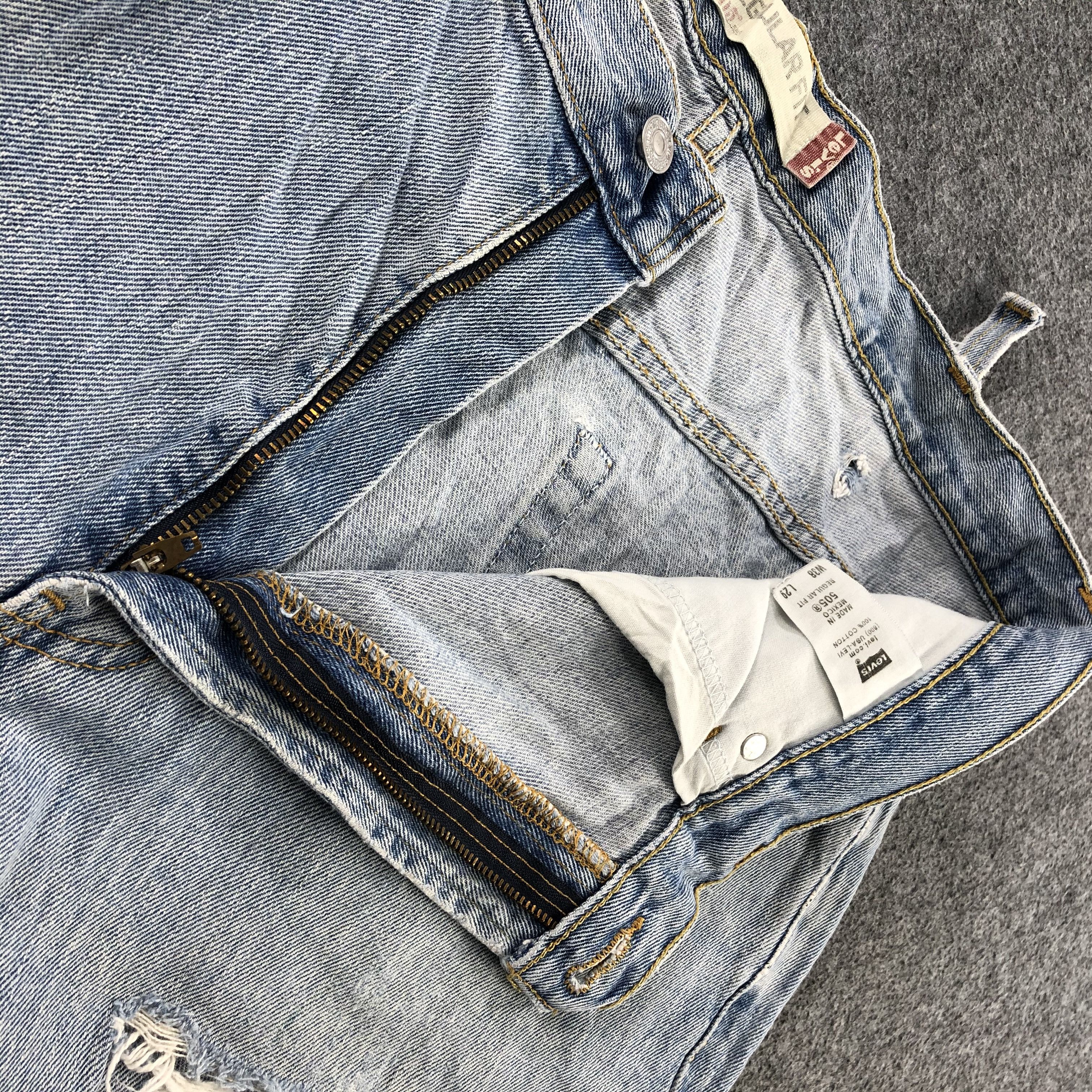 Levi's × Vintage Vintage Light Wash Levis 505 Jeans-JM1944 Size US 39 - 8 Thumbnail
