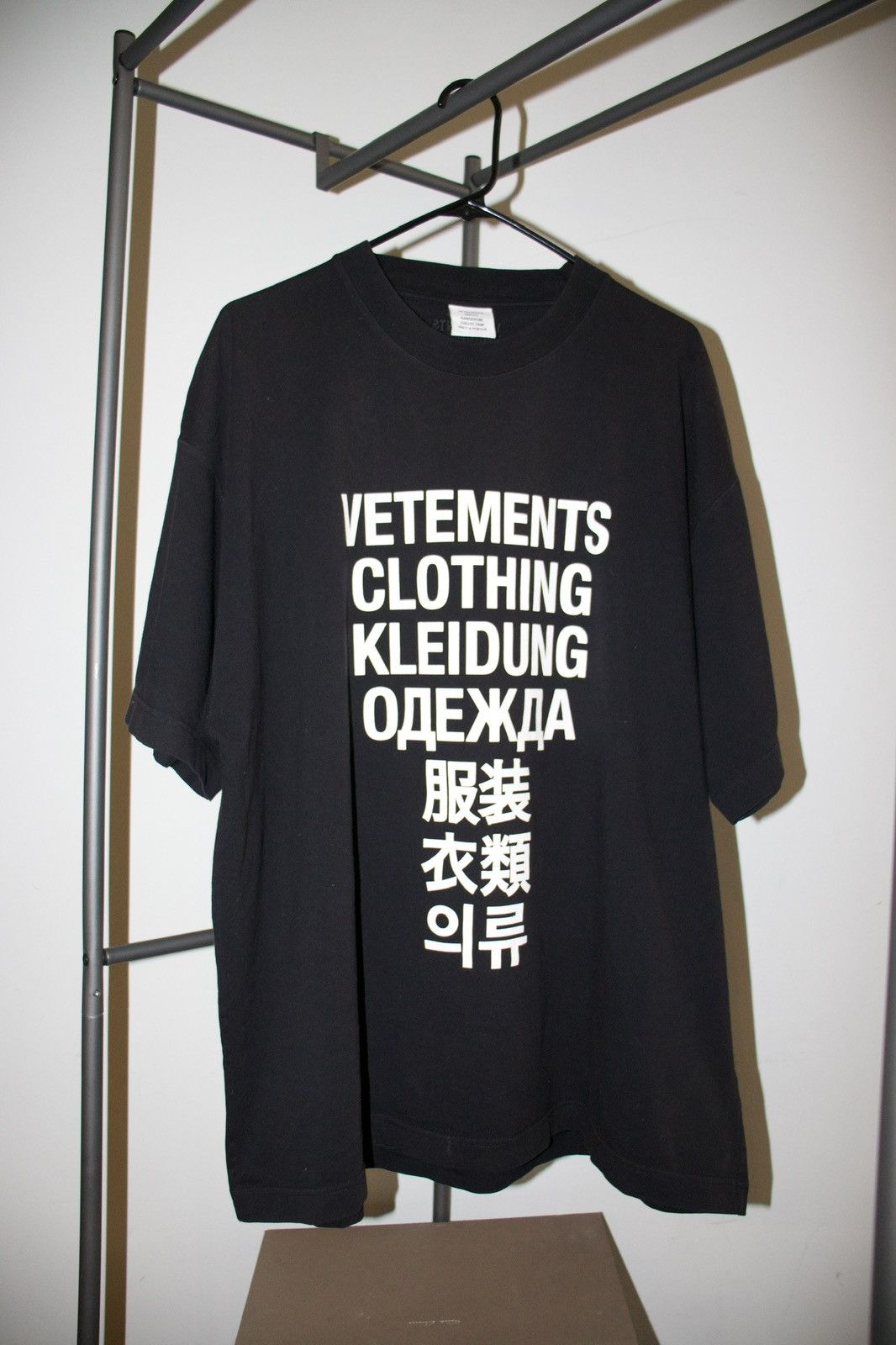 Vetements VETEMENTS “MULTILINGUAL” TSHIRT Size US M / EU 48-50 / 2 - 1 Thumbnail