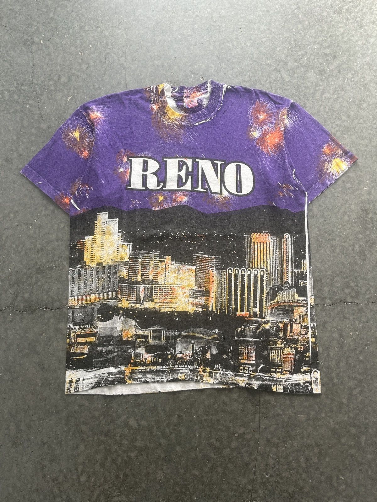 Fruit Of The Loom × Vintage Crazy Vintage 90s Reno Nevada AOP Graphic Tee Size US XL / EU 56 / 4 - 1 Thumbnail