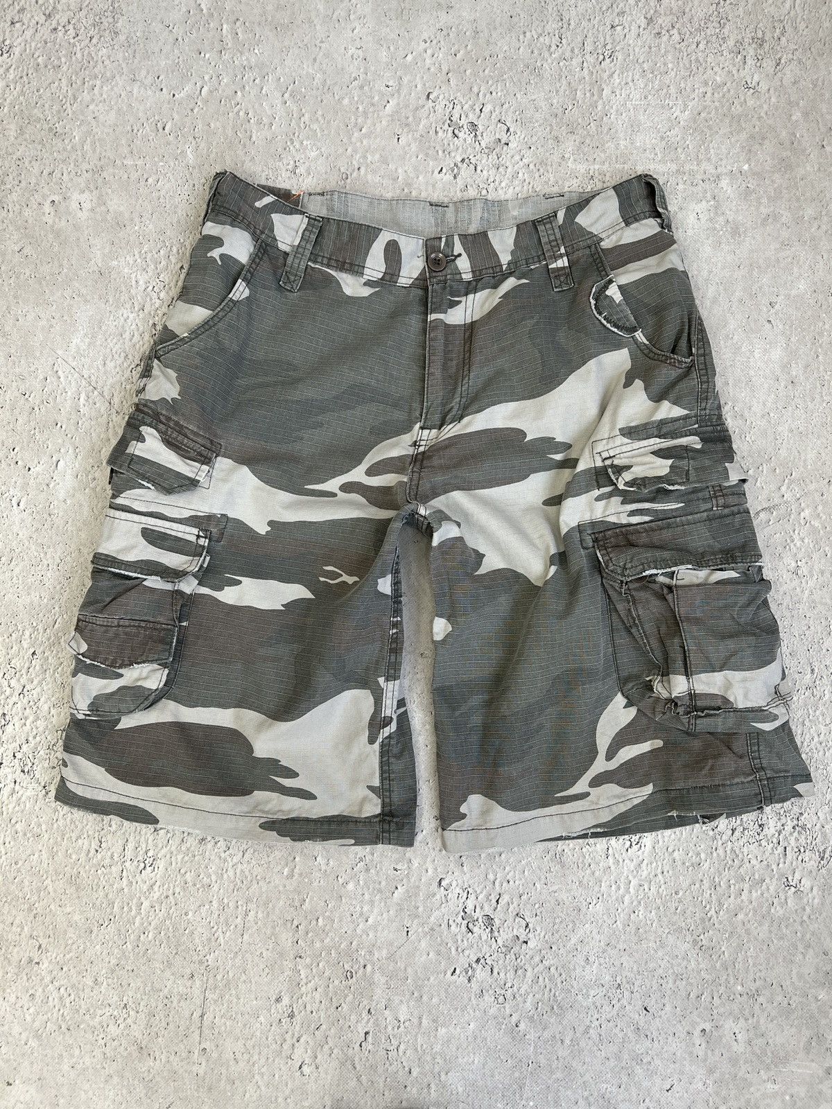 Carhartt Camo Cargo Shorts Military Streetwear Casual Fit Carhartt Size US 32 / EU 48 - 1 Thumbnail