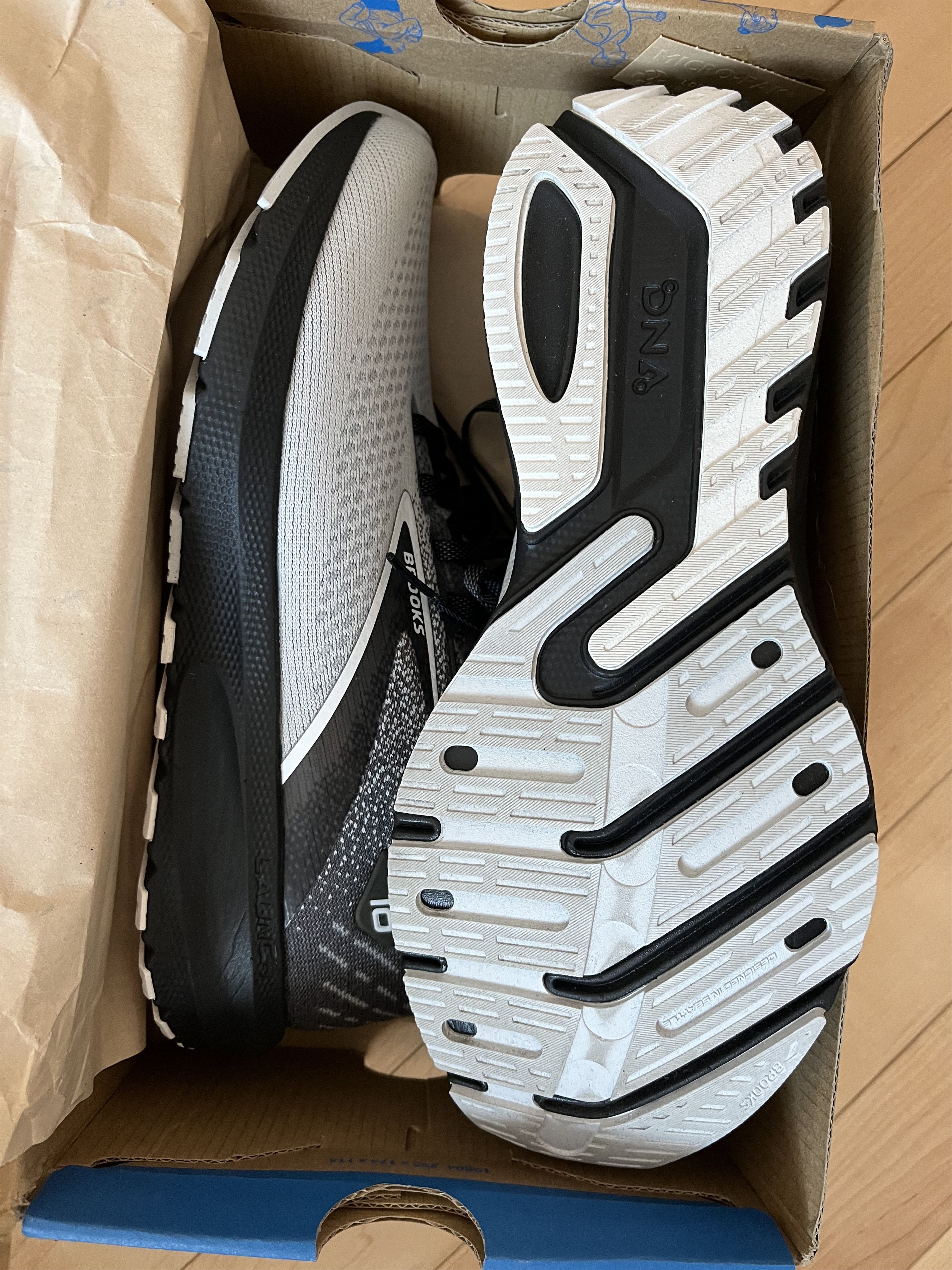 Brooks Brooks Launch 10 Size US 7.5 / EU 40-41 - 4 Thumbnail