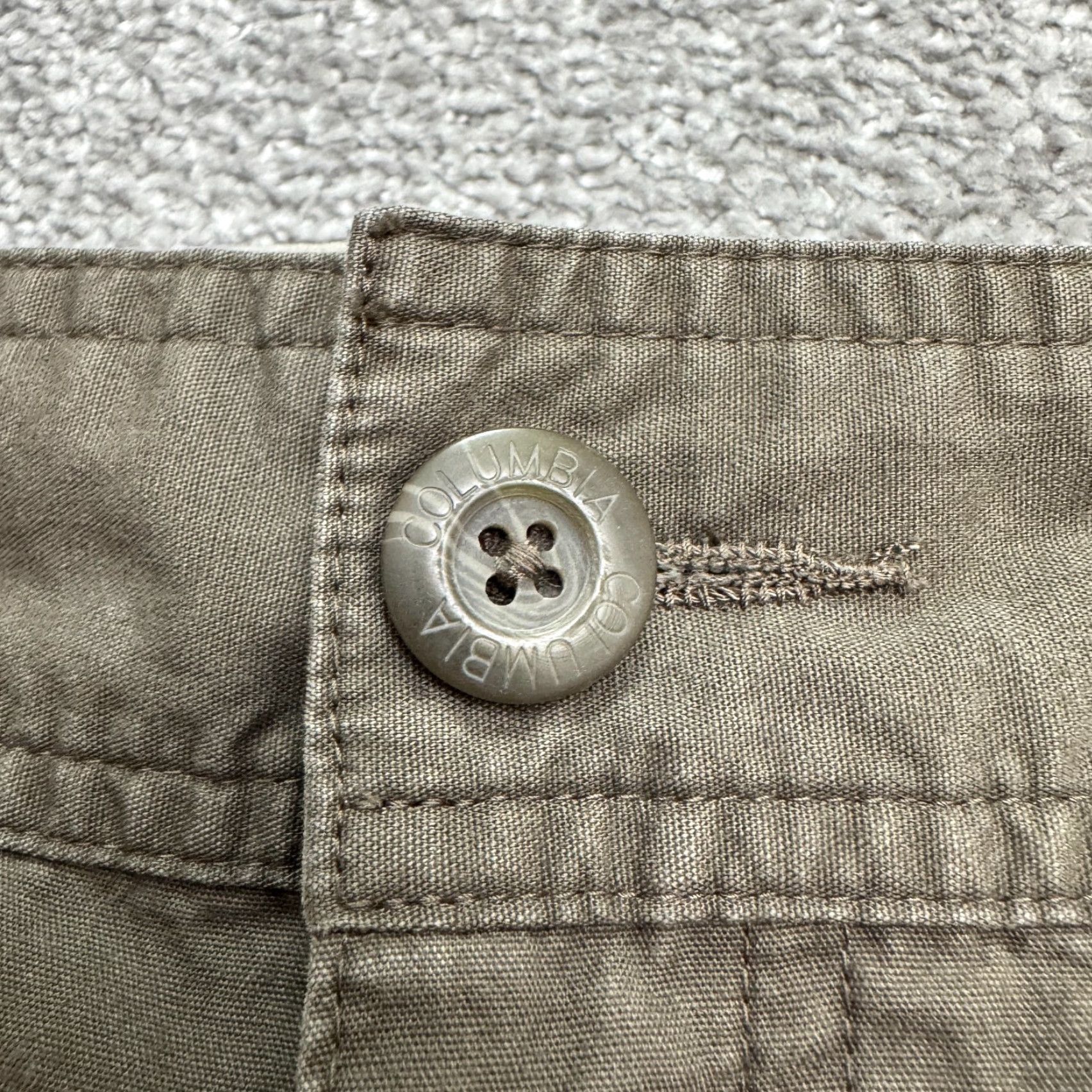 Vintage Columbia Chino Pants Womens Plus 18W Straight Leg 31in Inseam Green Cotton Field Outdoor Casual Travel Holiday 90s Theme Mens Womens Girls Size 40" / US 18 - 3 Thumbnail
