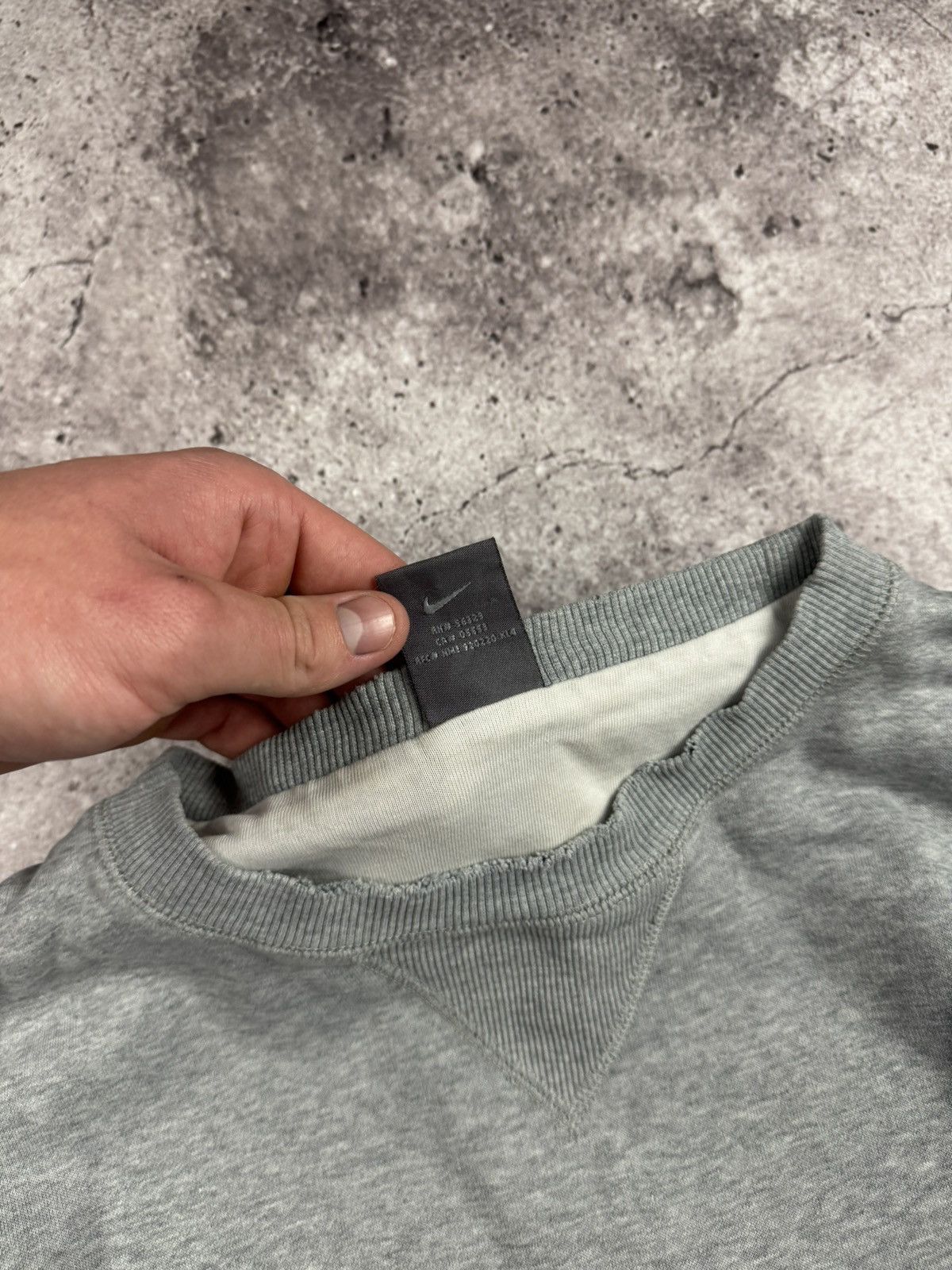 Nike Vintage Nike Grey Distressed Baggy Y2K Sweatshirt Size US L / EU 52-54 / 3 - 5 Thumbnail