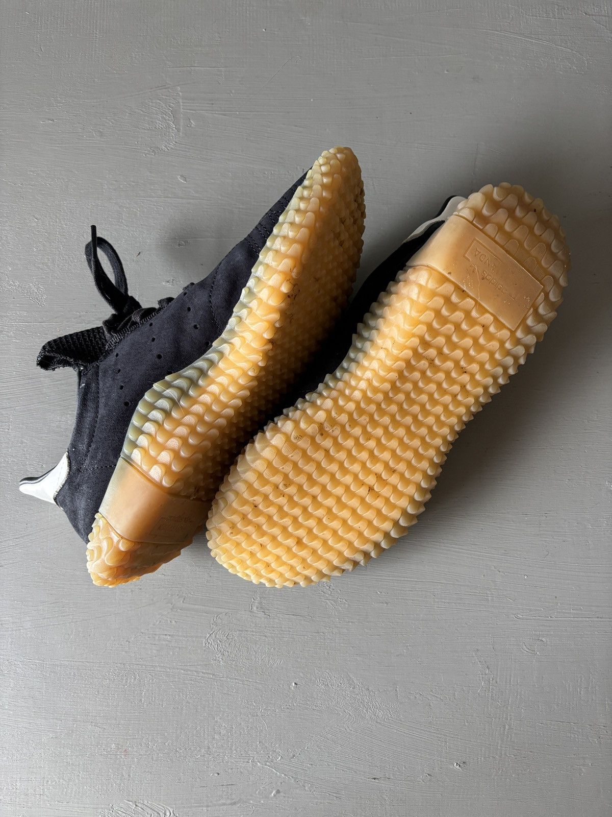 Adidas Adidas Kamanda Black Gum Mens Sneakers Soccer-Inspired Shoes Size 7 (CQ2220) Size US 7 / EU 40 - 6 Thumbnail