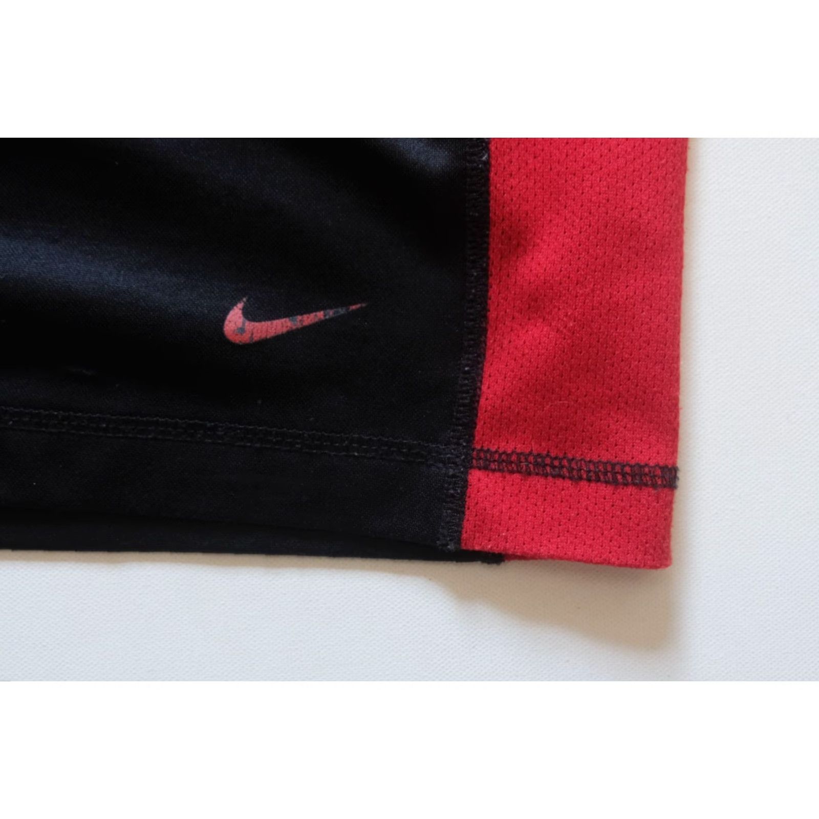 Nike VINTAGE Nike T-Shirt Mens L Black 90s Y2K Retro Active Mini Swoosh Sportswear 2002 VTG Logo 24" Pit to Pit 30" Length Size US L / EU 52-54 / 3 - 5 Thumbnail