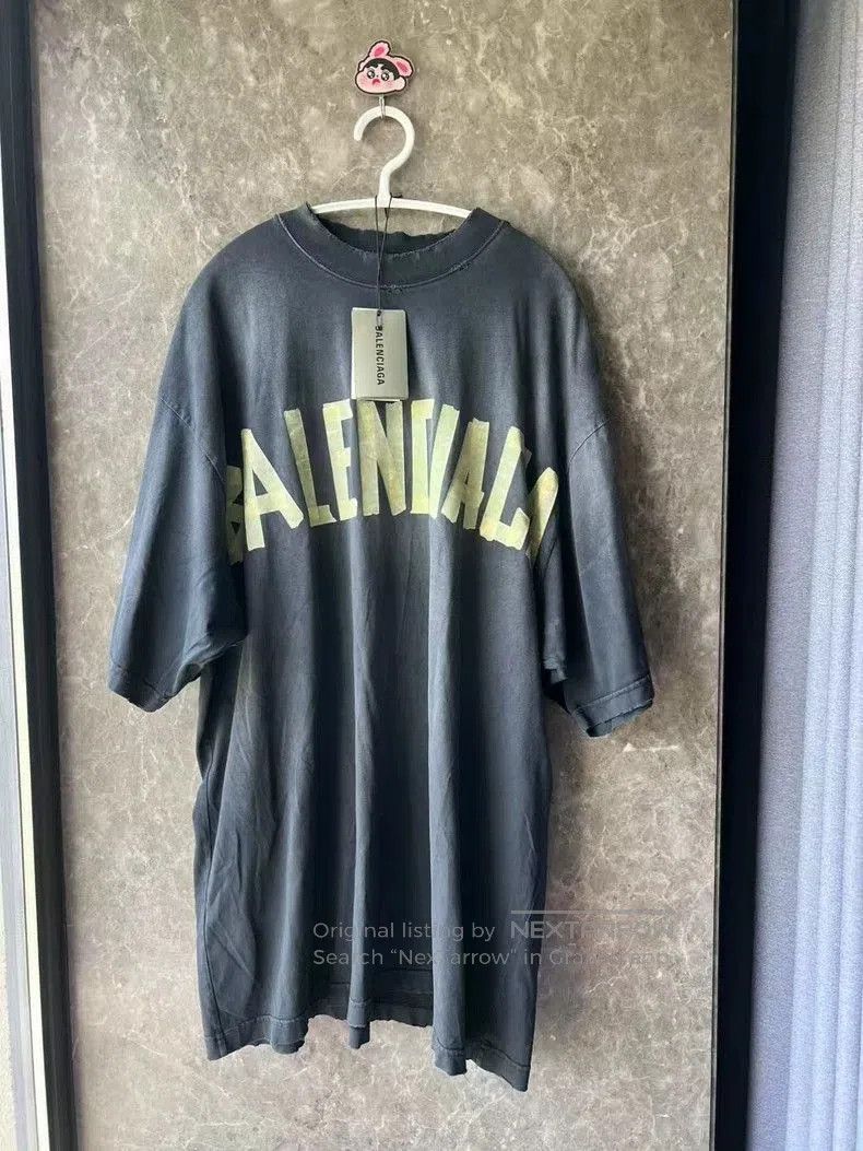 Balenciaga Balenciaga Tape Short Sleeve Tee L. Size US L / EU 52-54 / 3 - 1 Thumbnail