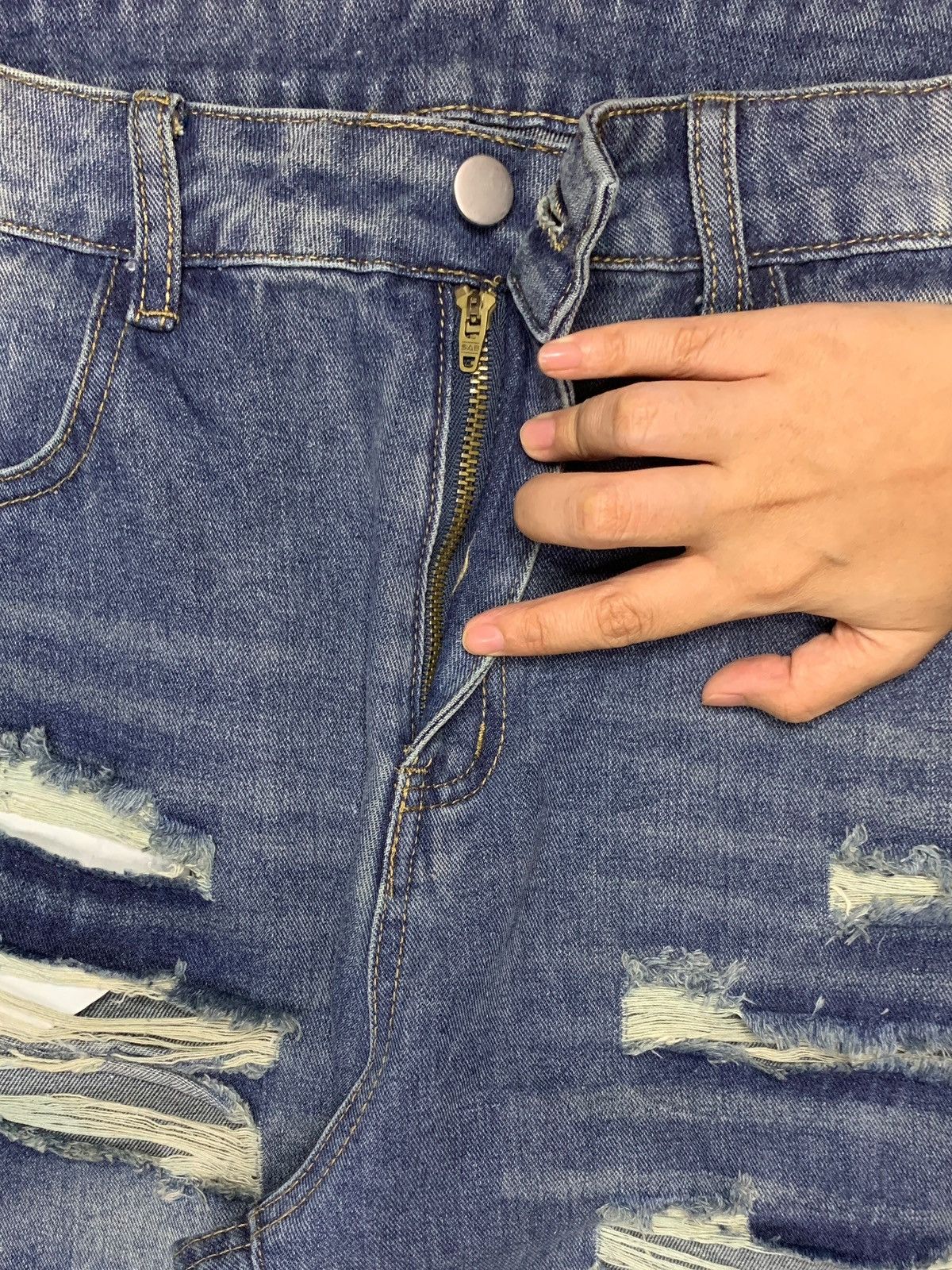 Japanese Brand SALES🔥Vintage Japanese Brand Blue Wash Ripped Baggy Jeans Size US 36 / EU 52 - 3 Thumbnail