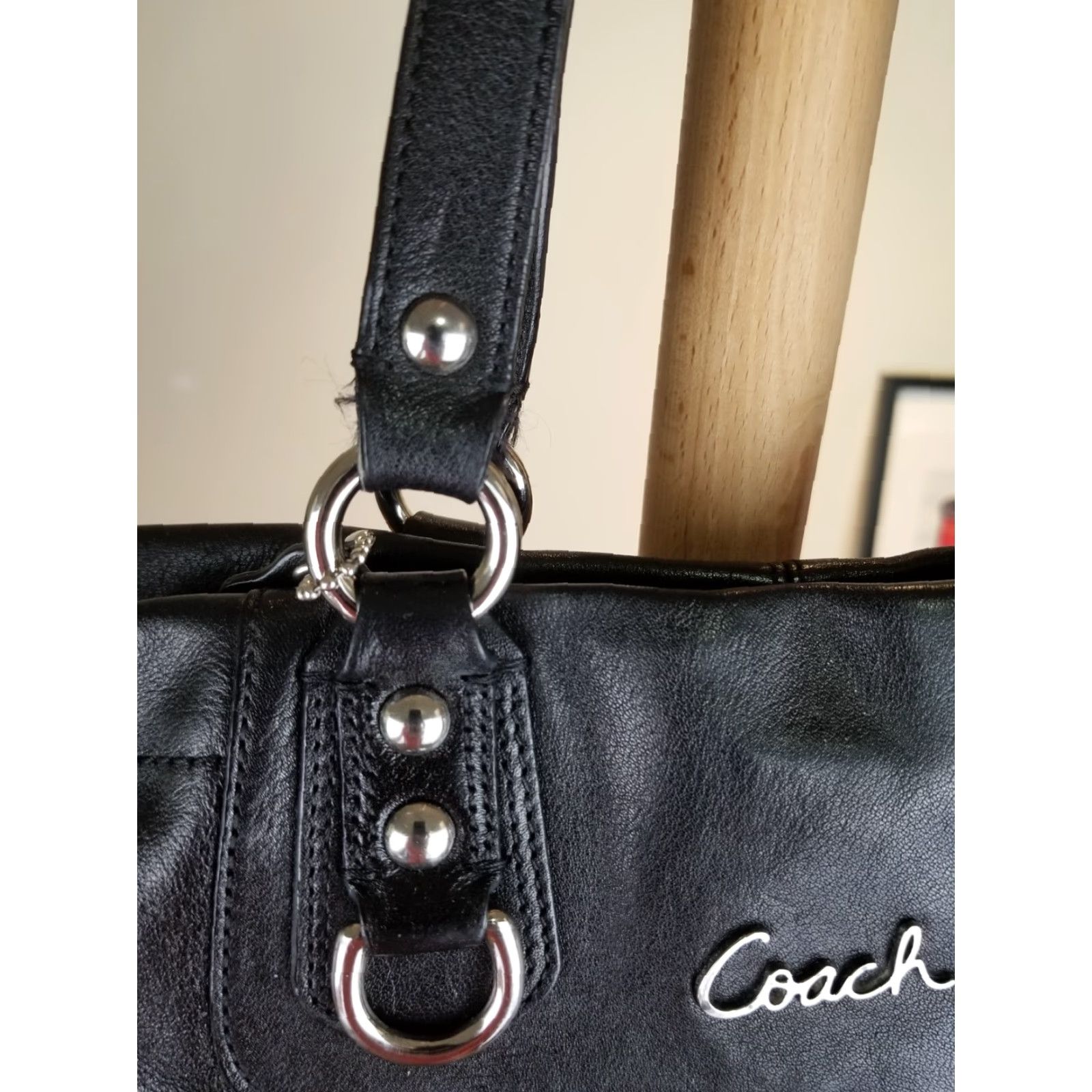 Coach VINTAGE COACH BLACK LEATHER SHOULDER HANDBAG CROSS BAG Women Medium Leather VINTAGE Y2K COACH BLACK Leading Zipper Bag 10 in x 7 in x 6 in Size ONE SIZE - 6 Thumbnail