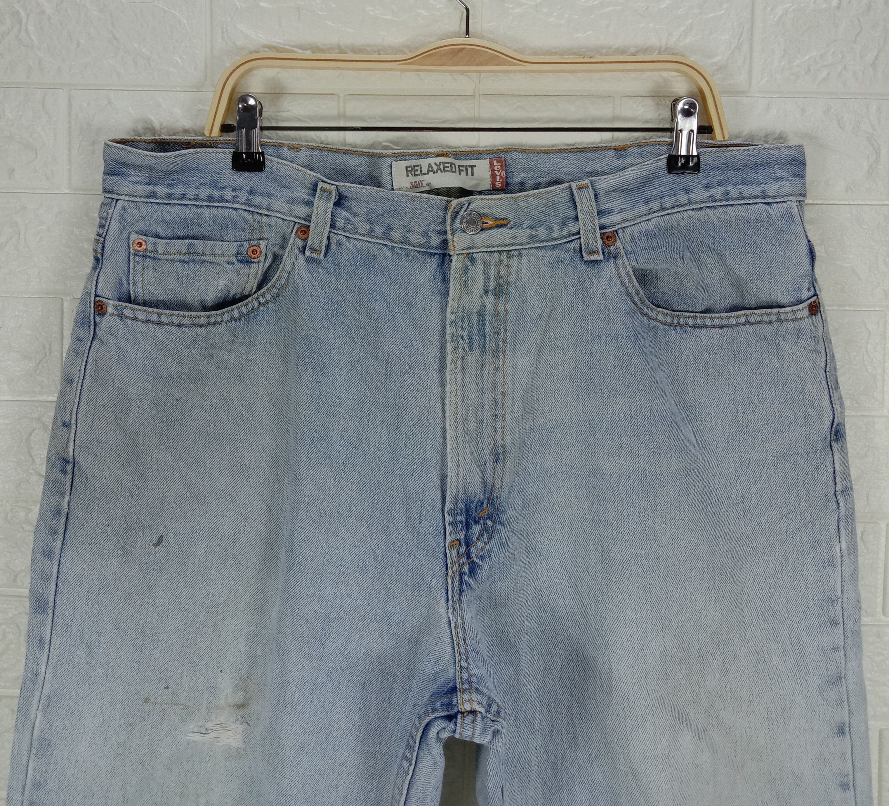 Levi's Vintage Levi's 550 Jeans Light Wash Relaxed Fit Denim Size US 39 - 2 Thumbnail