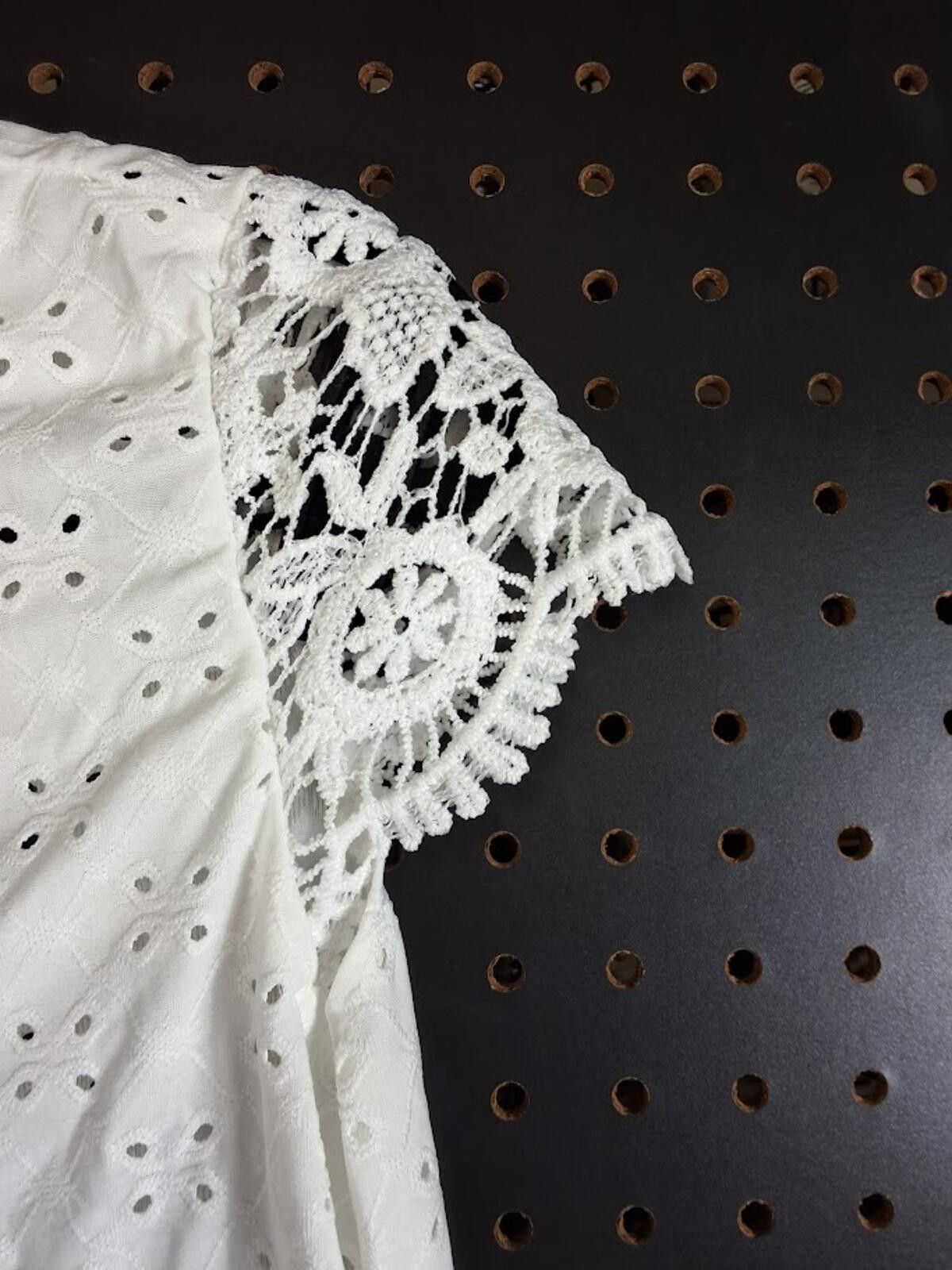 The Unbranded Brand Elegant White Eyelet Lace Sleeve Top - Size S Size S / US 4 / IT 40 - 3 Thumbnail