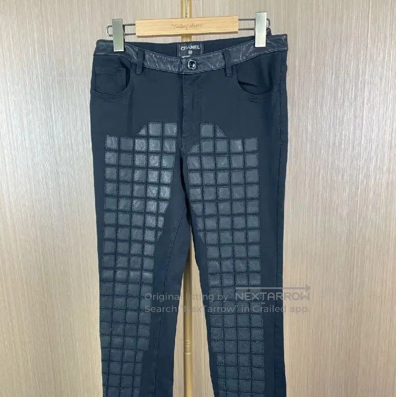 Chanel Black Cotton Casual Pants for Women .