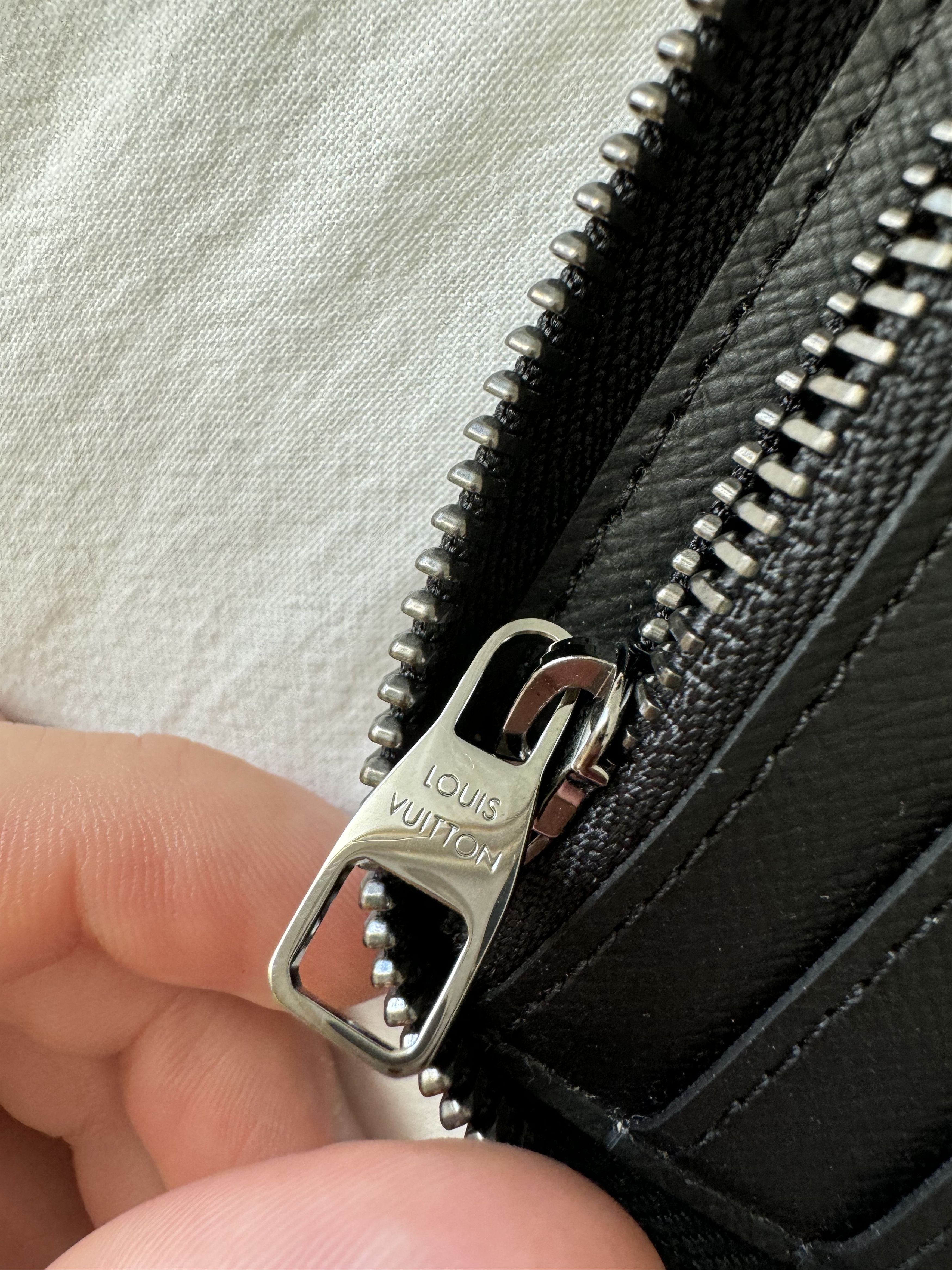 Louis Vuitton Louis Vuitton Zippy Wallet in eclipse monogram Size ONE SIZE - 7 Thumbnail