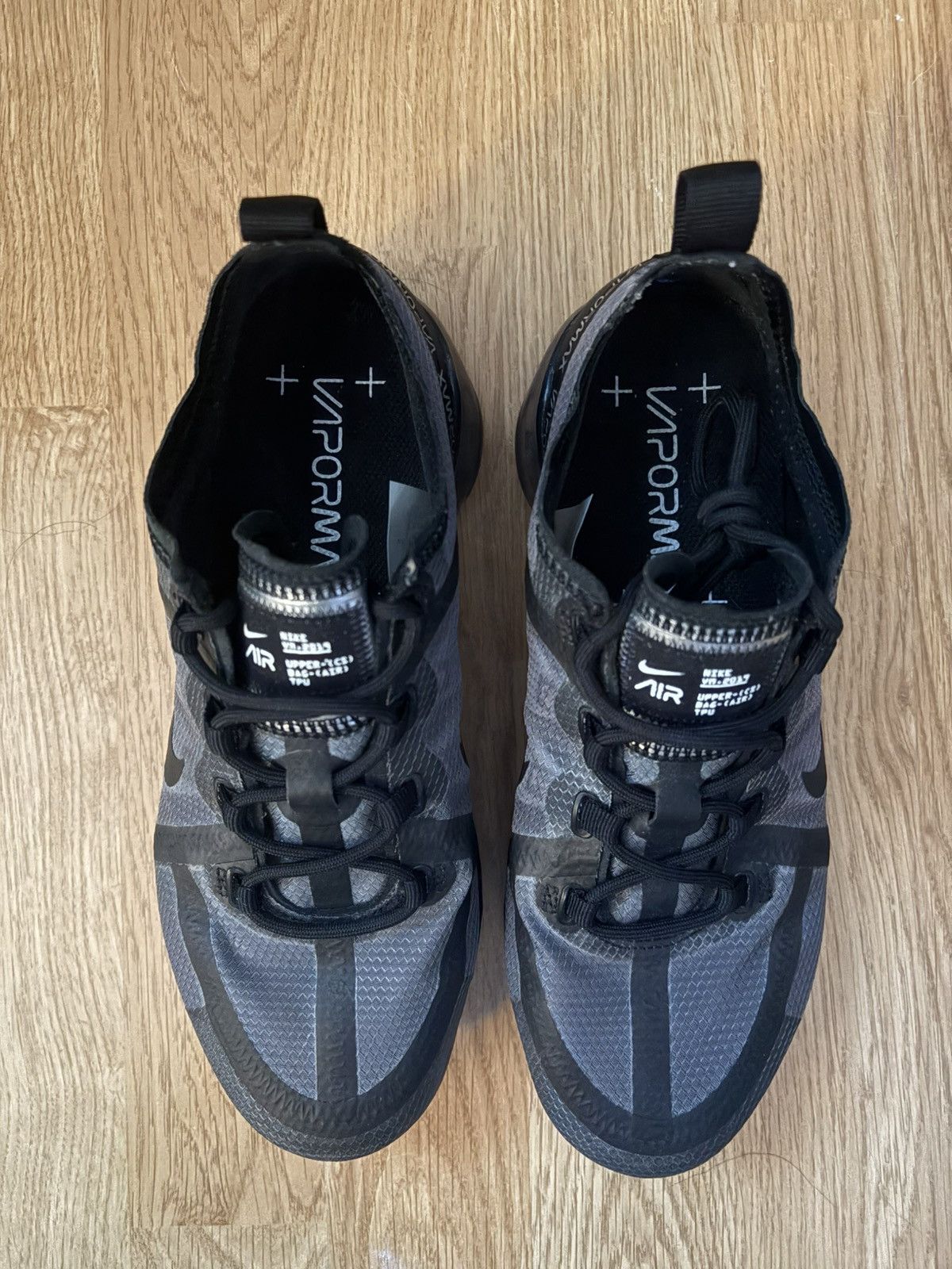 Nike Nike Air VaporMax 2019 Triple Black Size US 7 / IT 37 - 4 Thumbnail