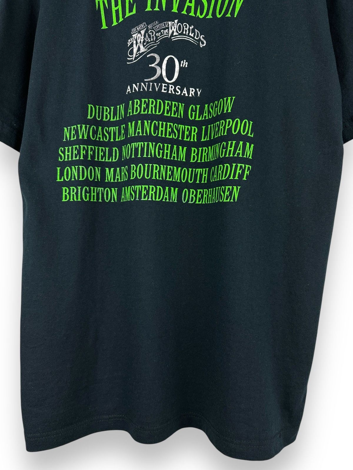 Band Tees Vintage The War Of The World 30TH Anniversary T-Shirt Size US S / EU 44-46 / 1 - 12 Thumbnail
