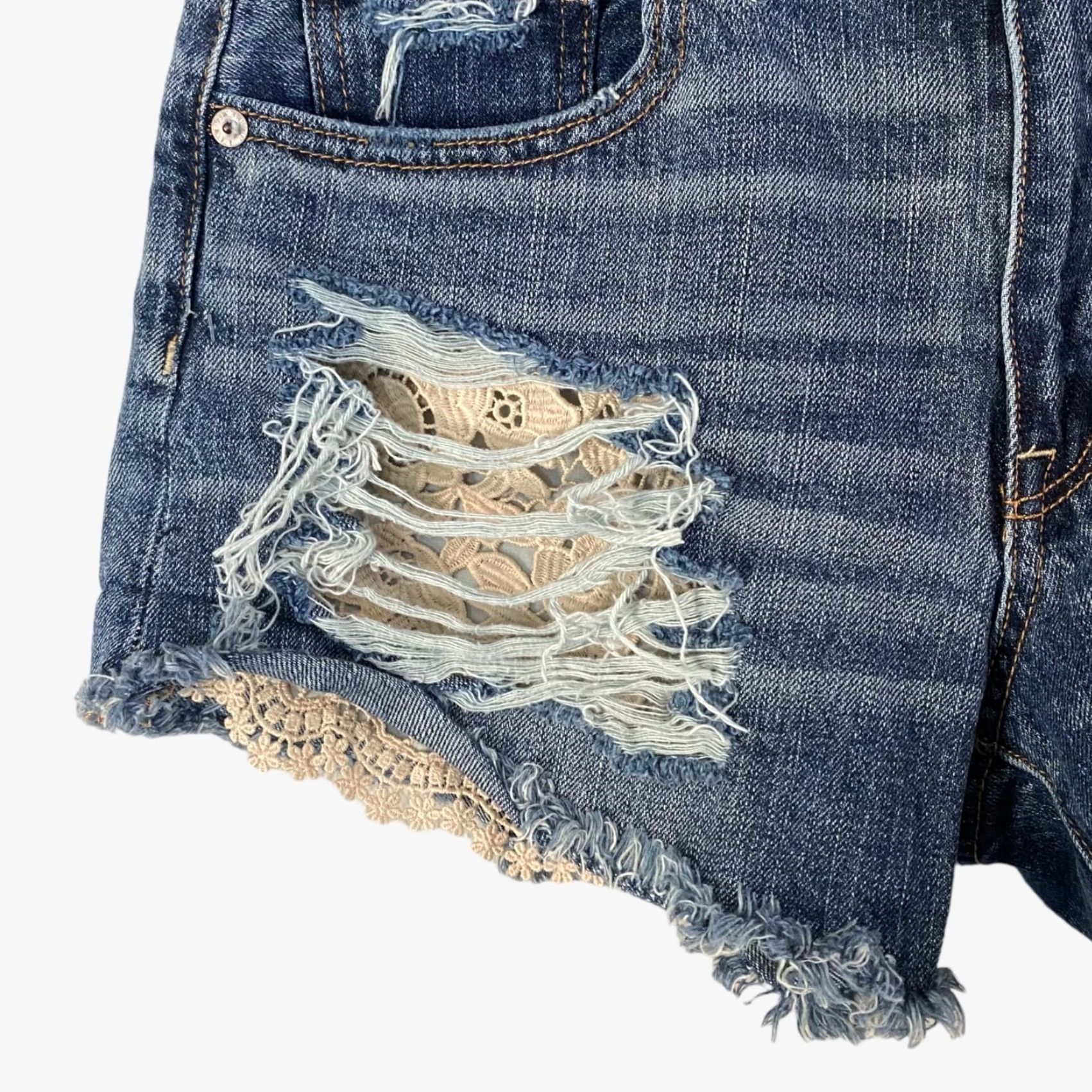 Vintage American Eagle Shorts Women's 6 Blue Denim High-Waisted Festival Distressed Jean Size 28" / US 6 / IT 42 - 6 Thumbnail