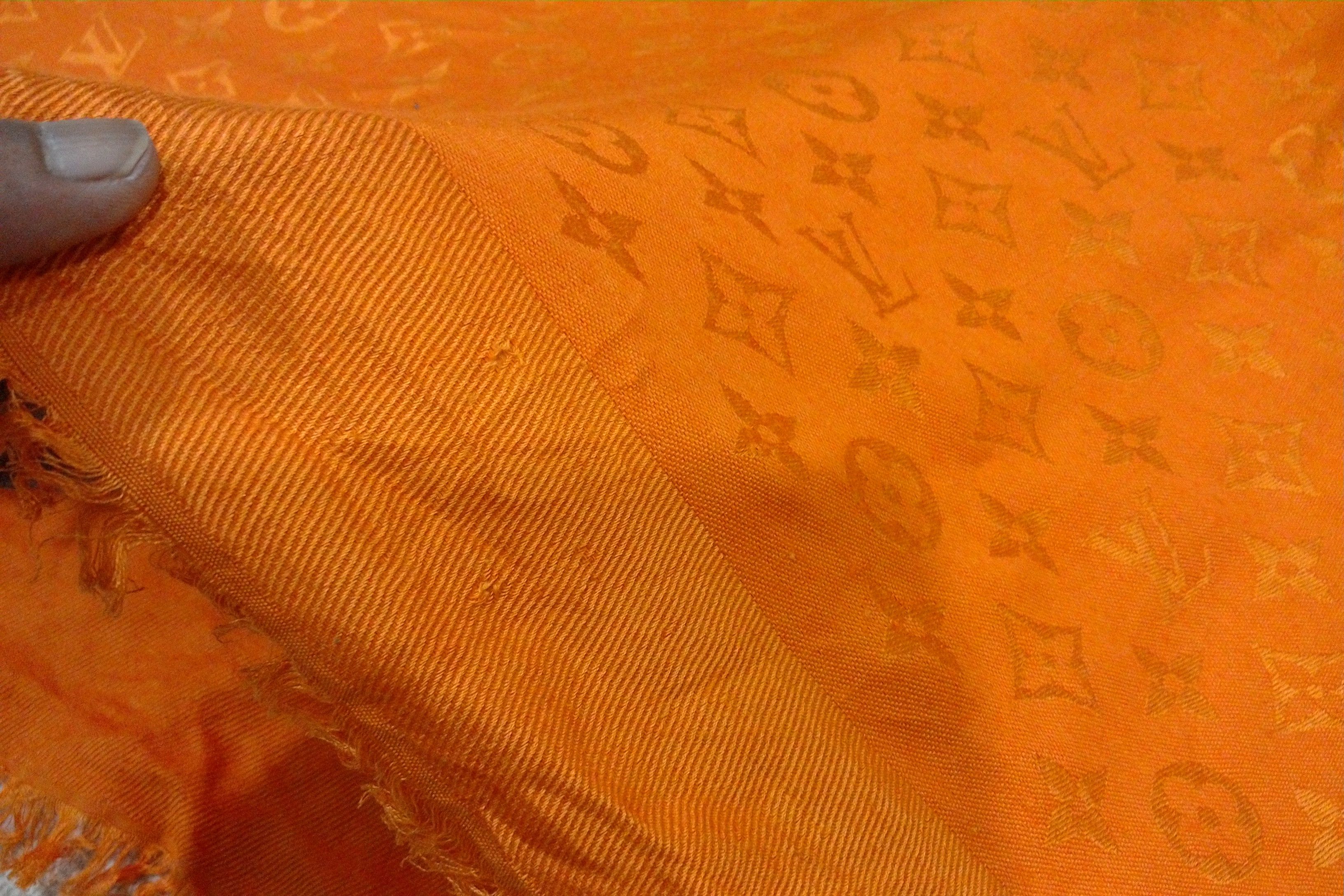 Louis Vuitton Louis Vuitton Scarf Silk Metal Monogram Patern LV Size ONE SIZE - 6 Thumbnail