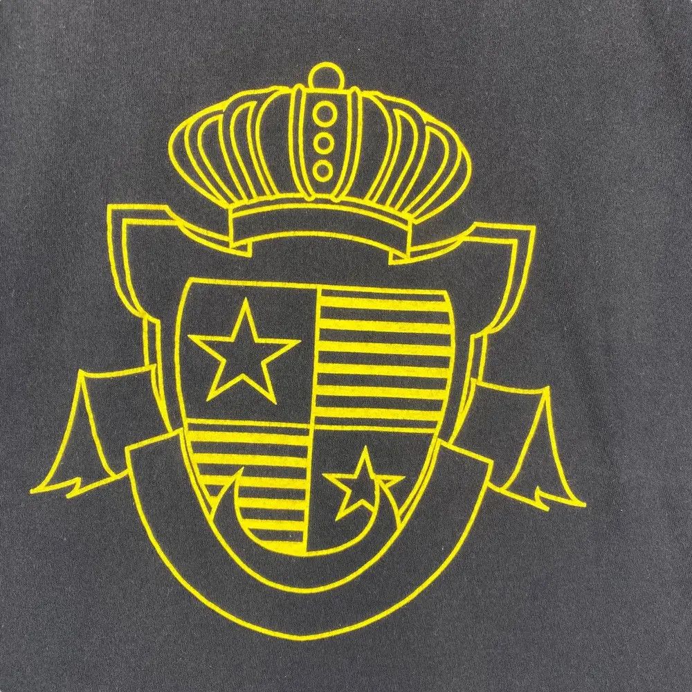 Japanese Brand Japanese Brand TABLOID NEWS Crest Shield Graphic Tee Shirt Size US M / EU 48-50 / 2 - 2 Thumbnail