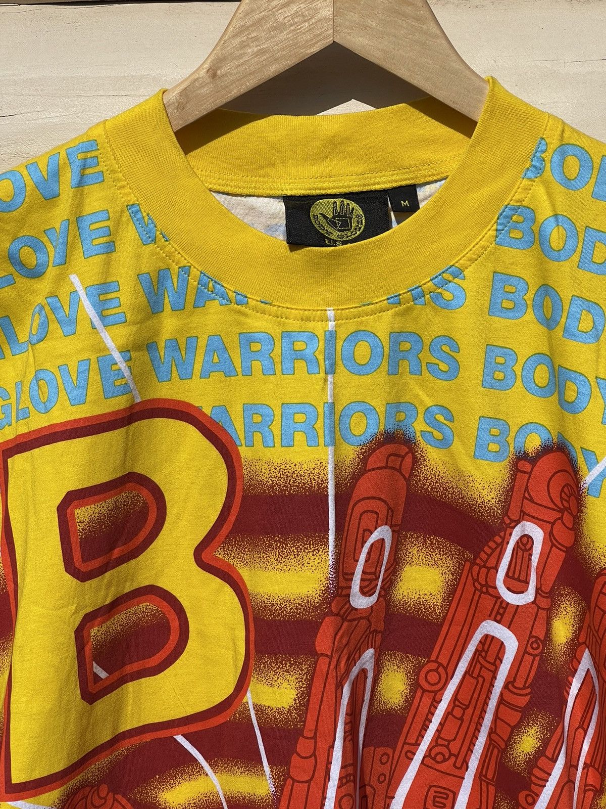 Body Glove Body Glow Vintage Yellow Graphic Overprint warriors t-shirt Size US M / EU 48-50 / 2 - 9 Thumbnail