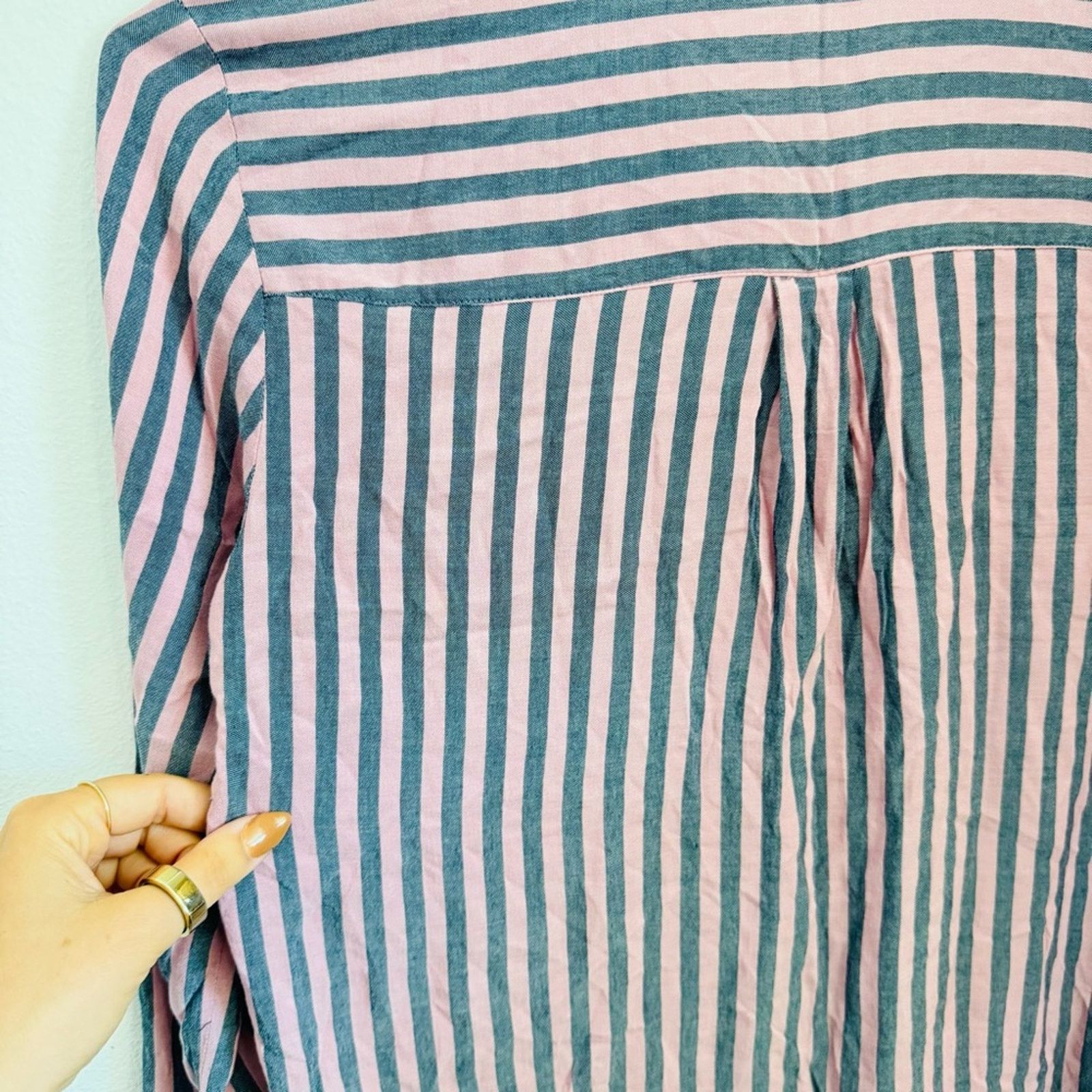 Express EXPRESS Pink Grey Gray Stripe Button Pocket Blouse Top Shirt Size S / US 4 / IT 40 - 8 Thumbnail