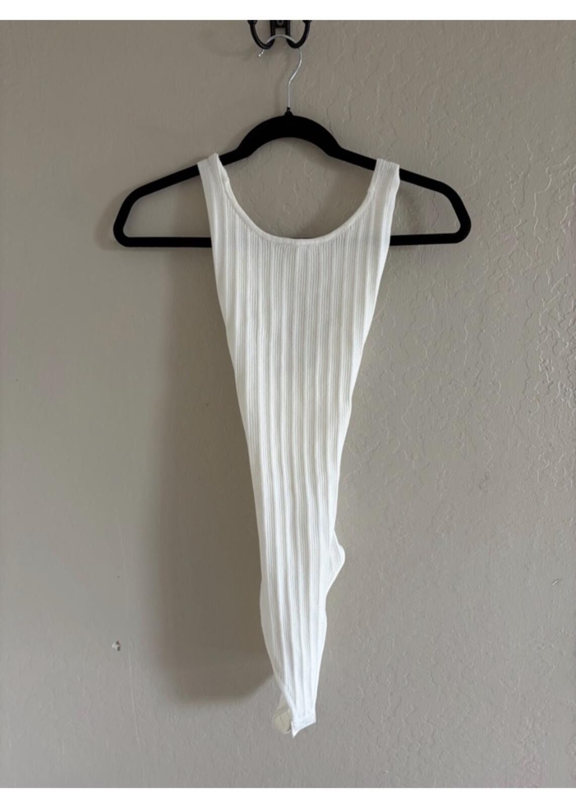 Other Forever 21 White Ribbed Scoop Neck Bodysuit Size M / US 6-8 / IT 42-44 - 1 Thumbnail