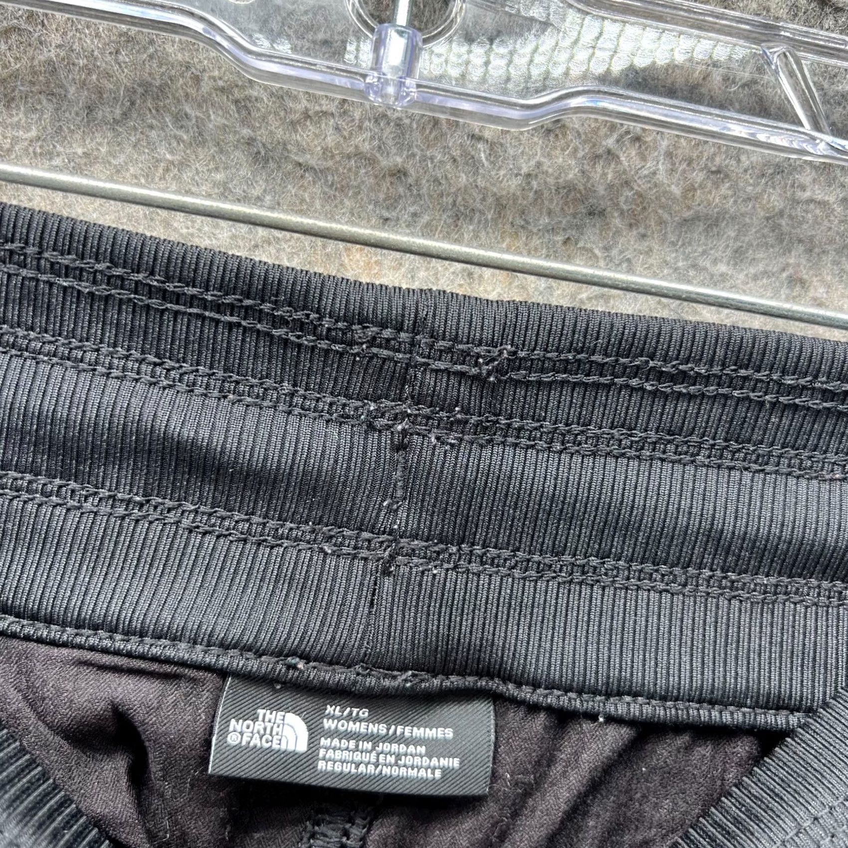 The North Face The North Face Pants Women XL Black Jogger Athletic Hiking Regular Rise Inseam 30 in Pockets Tapered Style Sweatpants Size 40" / US 18 - 2 Thumbnail