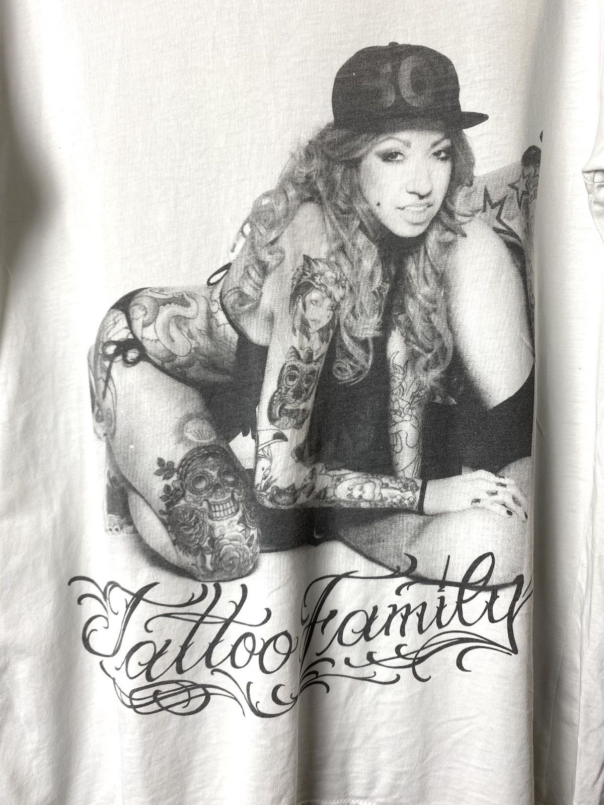 Japanese Brand × Vintage Vintage Naked Sexy Girls Tattoo Family T Shirt Pin Up Size US M / EU 48-50 / 2 - 2 Thumbnail