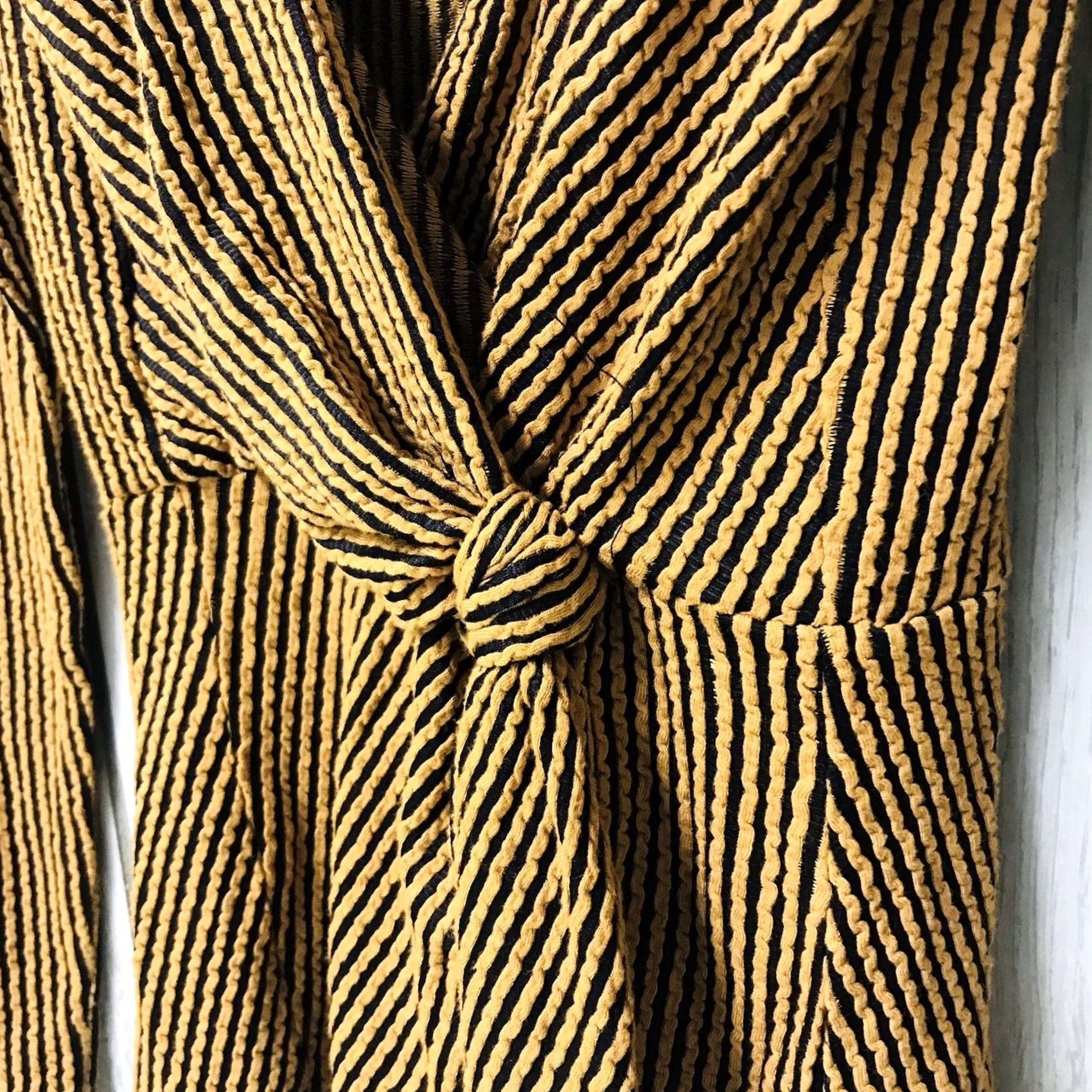 Vintage Willow & Root Buckle Women Mustard Textured Surplice Front Knot Long Sleeve Top S Blouse Shirt Size S / US 4 / IT 40 - 3 Thumbnail