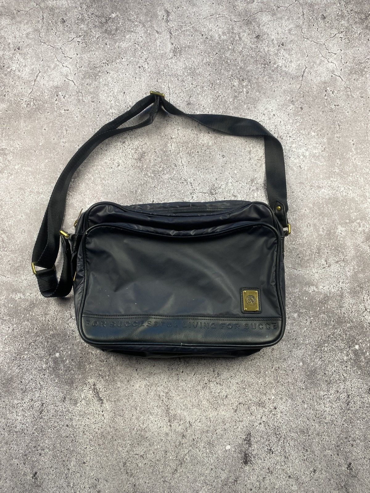 Diesel Vintage Diesel Messenger Shoulders Bag Y2K Leather Big Logo Size ONE SIZE - 1 Thumbnail