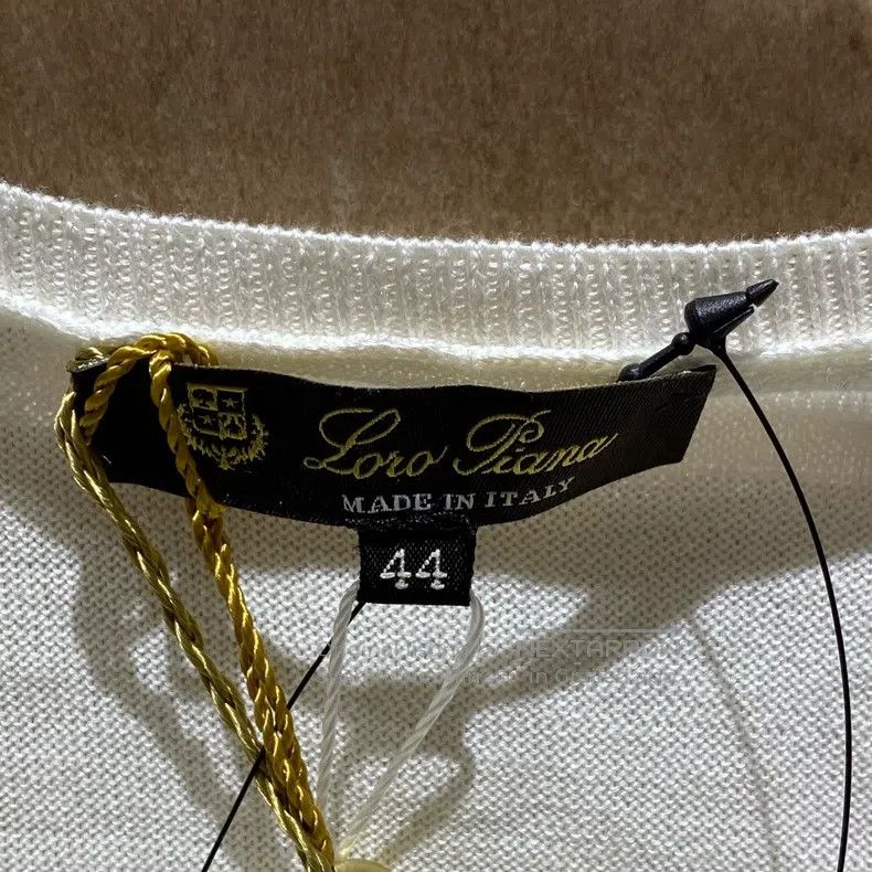 Loro Piana Loro Piana White Floral Embossed Embroidered Short Sleeve Size M / US 6-8 / IT 42-44 - 3 Thumbnail