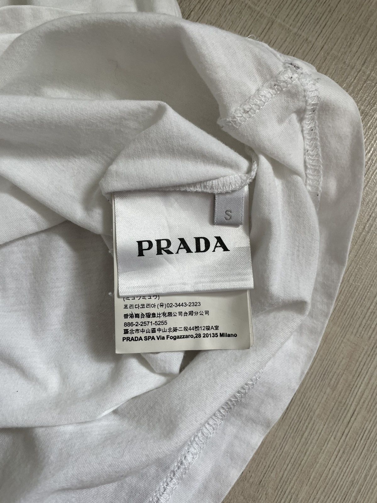 Designer × Prada Rare Prada v-Neck Tee with Triangle back t-shirt Y2k Size US S / EU 44-46 / 1 - 9 Thumbnail