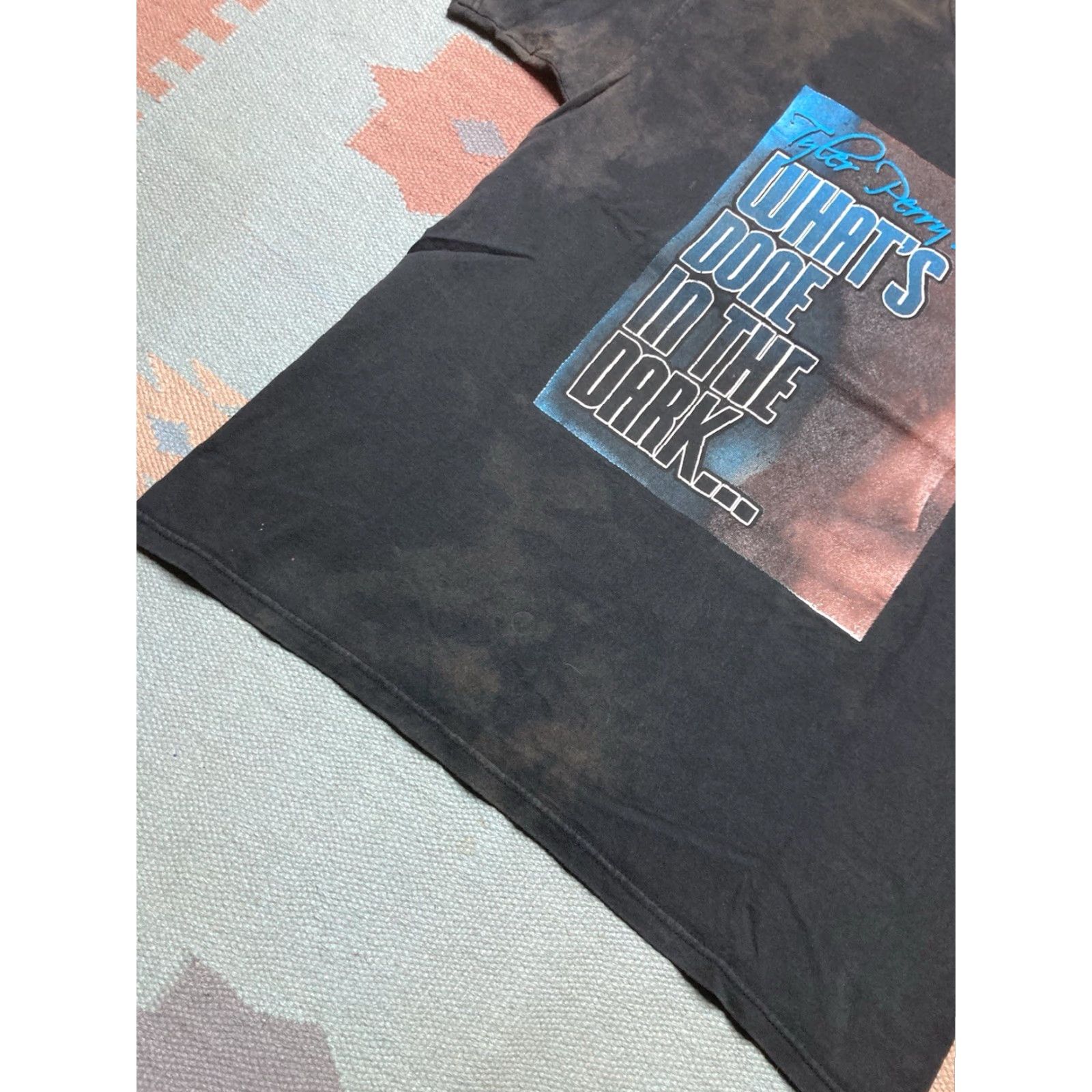 Hanes VINTAGE Hanes T-Shirt Tyler Perry what’s done in the dark movie promo Large Men L Black Graphic Shirt Movie Mens Size US L / EU 52-54 / 3 - 3 Thumbnail