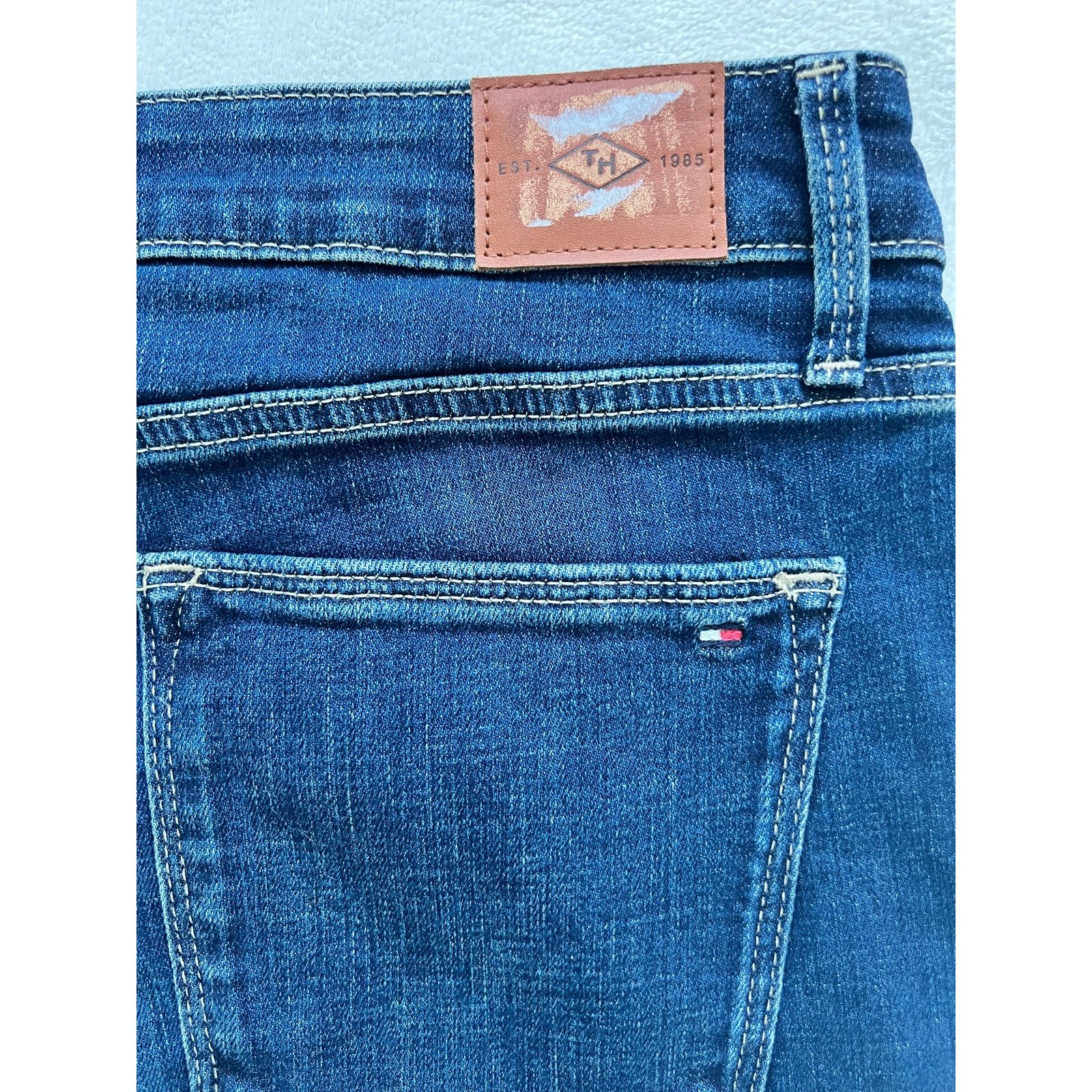 Tommy Hilfiger Tommy Hilfiger Dark Wash Midrise Skinny Jeans Size 10 Size 32" / US 10 / IT 46 - 8 Thumbnail