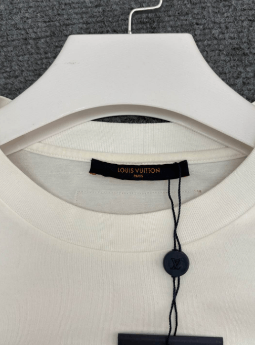 Louis Vuitton Louis Vuitton Long Sleeve T-shirt Size US XL / EU 56 / 4 - 5 Thumbnail
