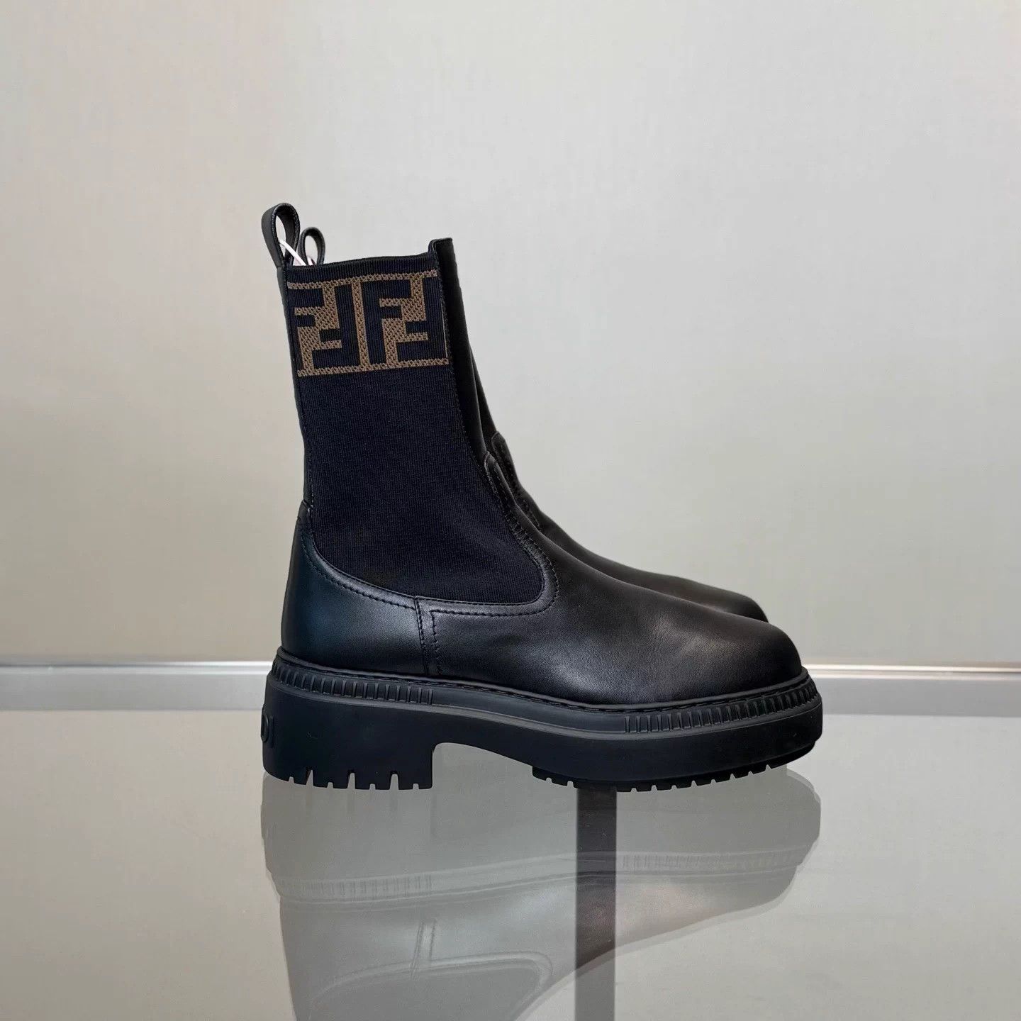 Fendi Fendi Domino Monogram Chelsea Boots 37 Unworn Size US 6.5 / IT 36.5 - 4 Thumbnail