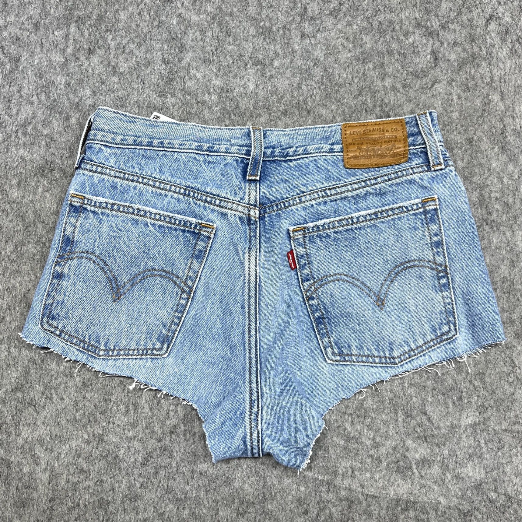 Levi's Levi's Wedgie Shorts Womens 27 Blue Distressed Cut-Off High Rise Button Fly Denim 5-Pocket Womens Jeans Shorts Blue Distressed 27 Mens? Women Size 27" / US 4 / IT 40 - 2 Thumbnail