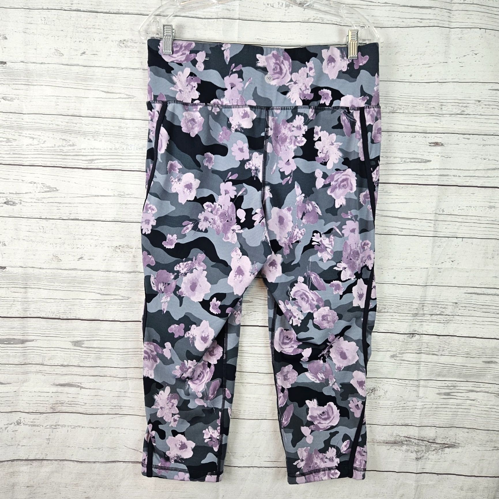 Vintage Livi Active Lane Bryant Womens Capri Leggings Sz 14/16 Purple Gray Floral Capri Leggings Womens Plus Size 14/16 Purple Floral Size 36" / US 14 / IT 50 - 3 Thumbnail