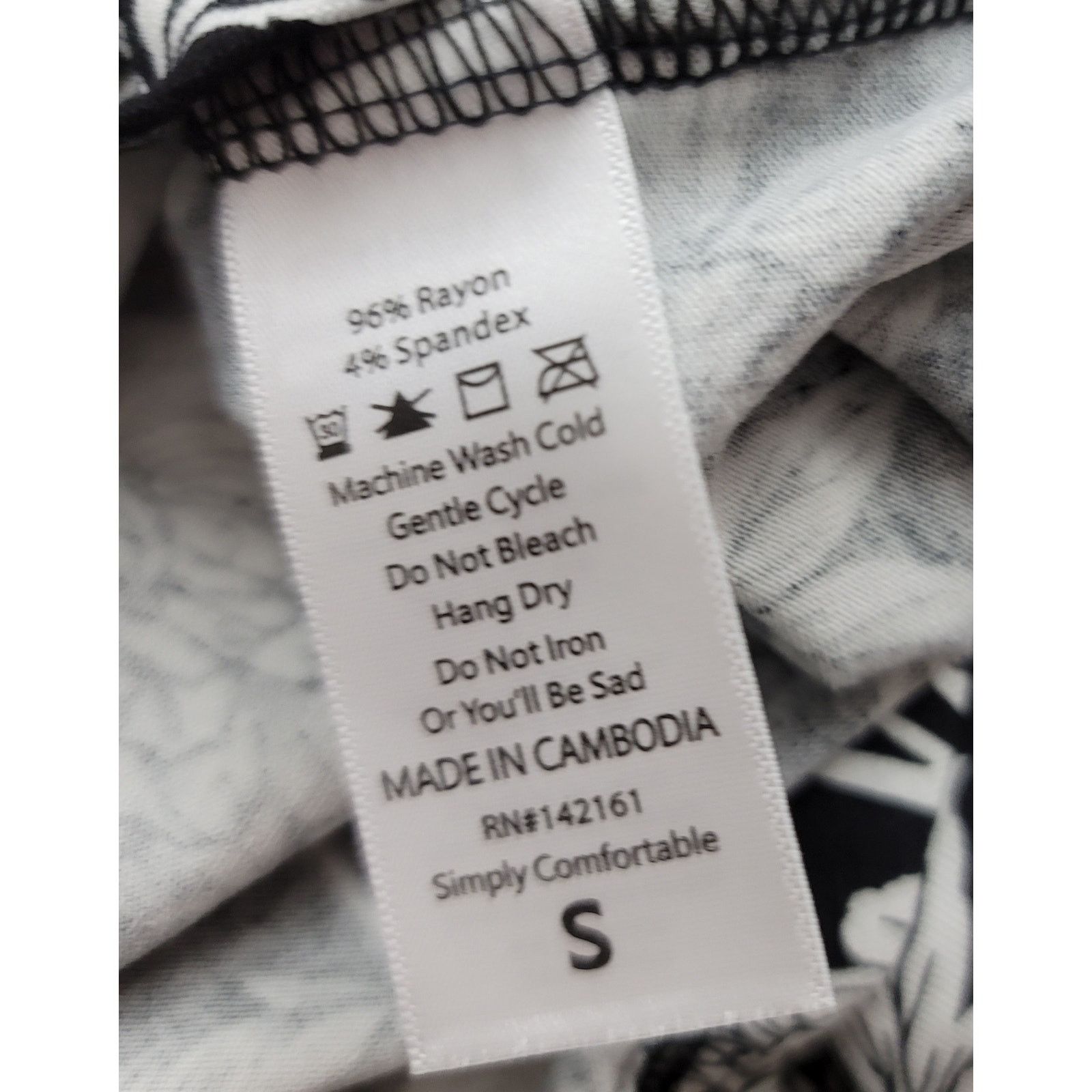 Other LuLaRoe Black White Floral Hi Low Hem Top Small V Neck Size S / US 4 / IT 40 - 4 Thumbnail
