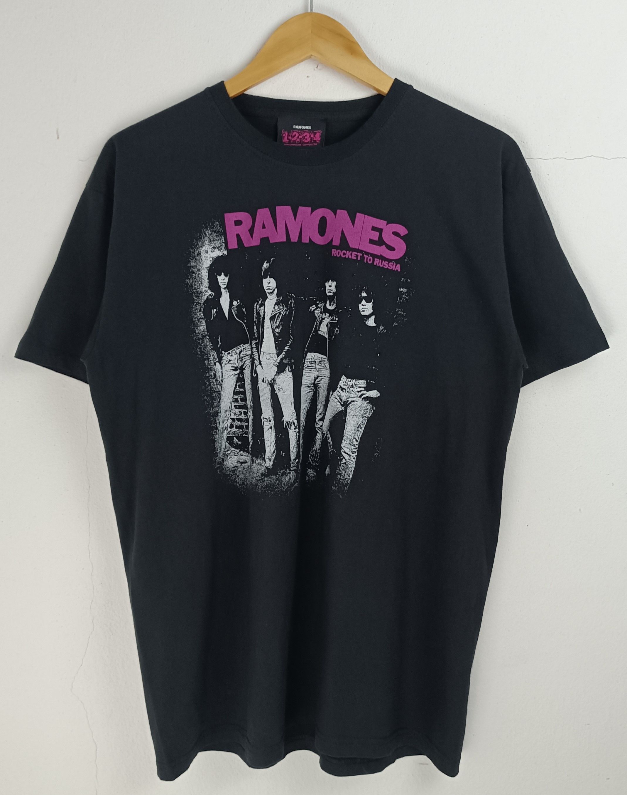 Band Tees VINTAGE RAMONES ROCKET TO RUSSIA TEE rancid bad religion Size US L / EU 52-54 / 3 - 3 Thumbnail