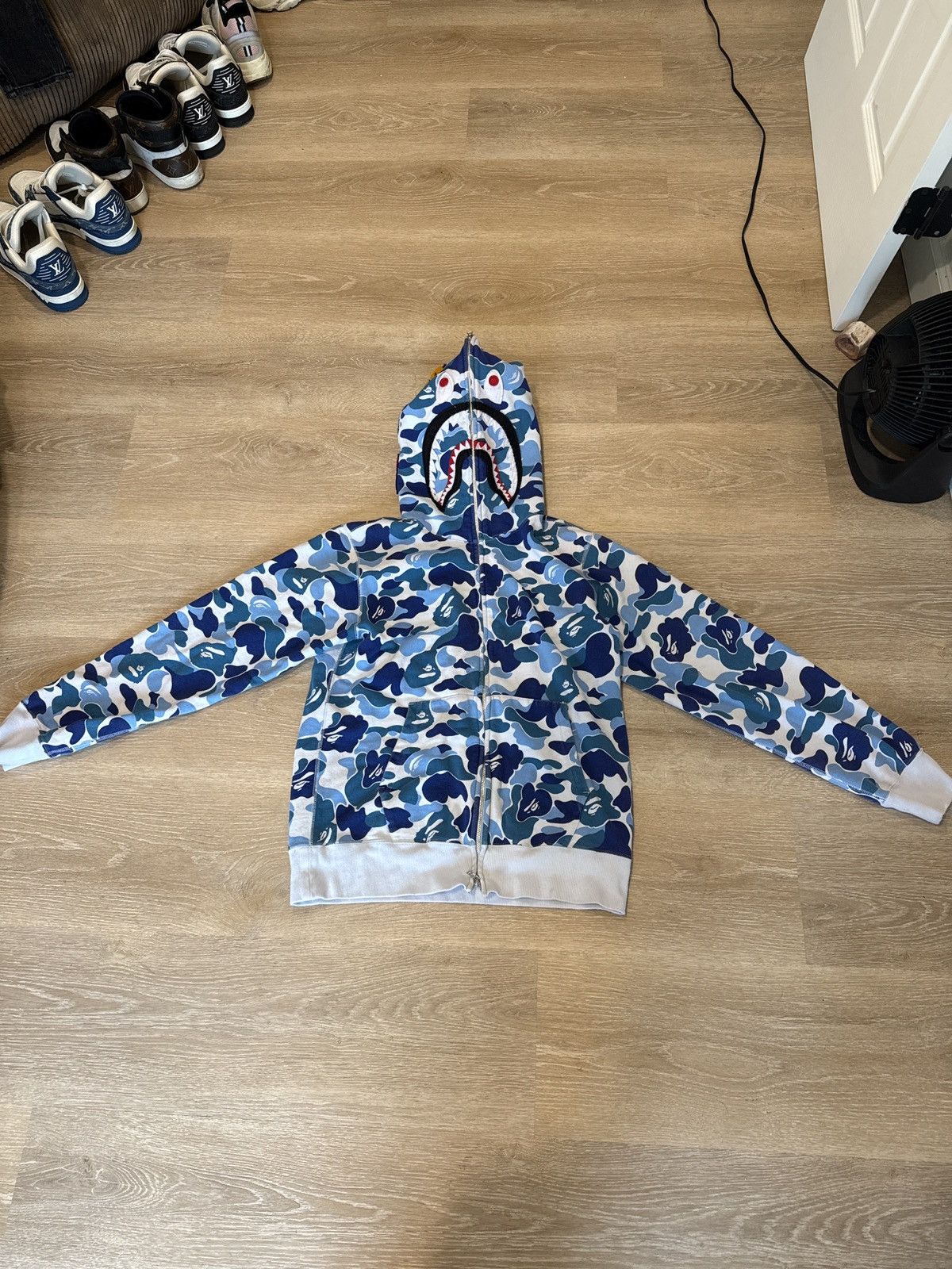 Bape Bape Shark Camo Hoodie Rare Size US L / EU 52-54 / 3 - 1 Thumbnail