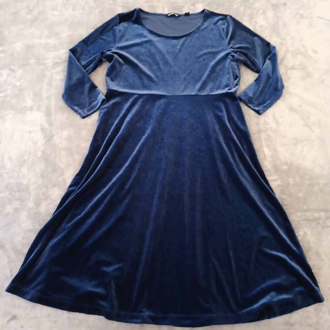 Lands' End Lands' End Dress Large Blue Velvet Fit & Flare 3/4 Sleeve Midi Pullover Women's L Blue Velvet Midi Dress Pullover Size L / US 10 / IT 46 - 2 Thumbnail