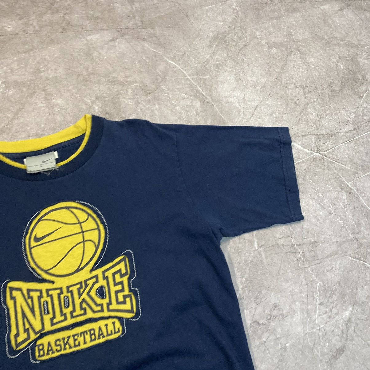 Nike × Vintage VINTAGE NIKE BASKETBALL TEE BIG LOGO FADED 00s Size US L / EU 52-54 / 3 - 4 Thumbnail