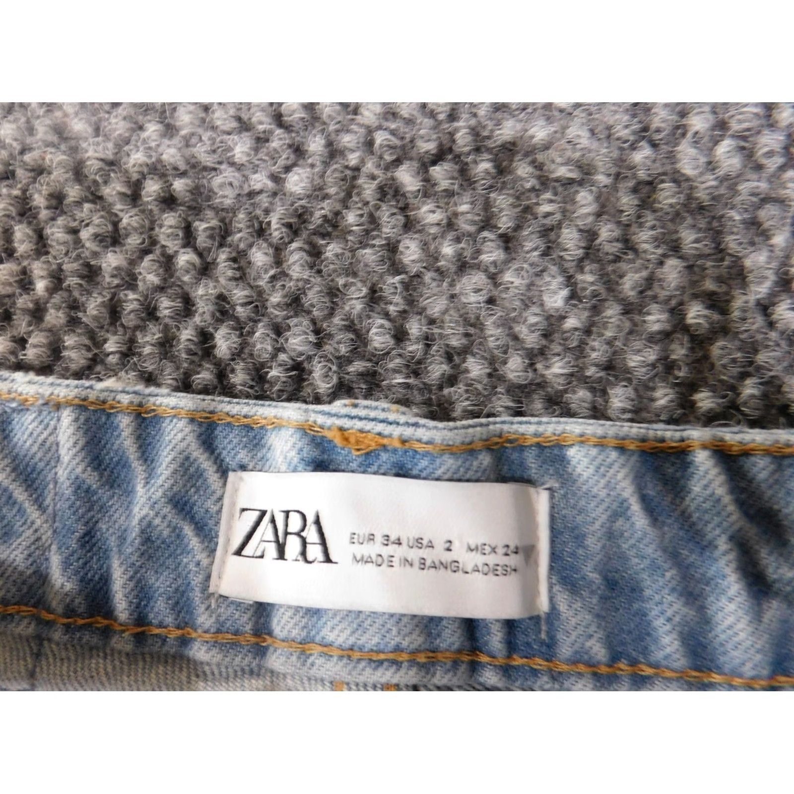 Zara Zara Jeans Womens 2 blue straight light wash retro distressed denim Jeans Women Regular 2 24in Blue Distressed Retro 2000s Womens Size 26" / US 2 / IT 38 - 4 Thumbnail
