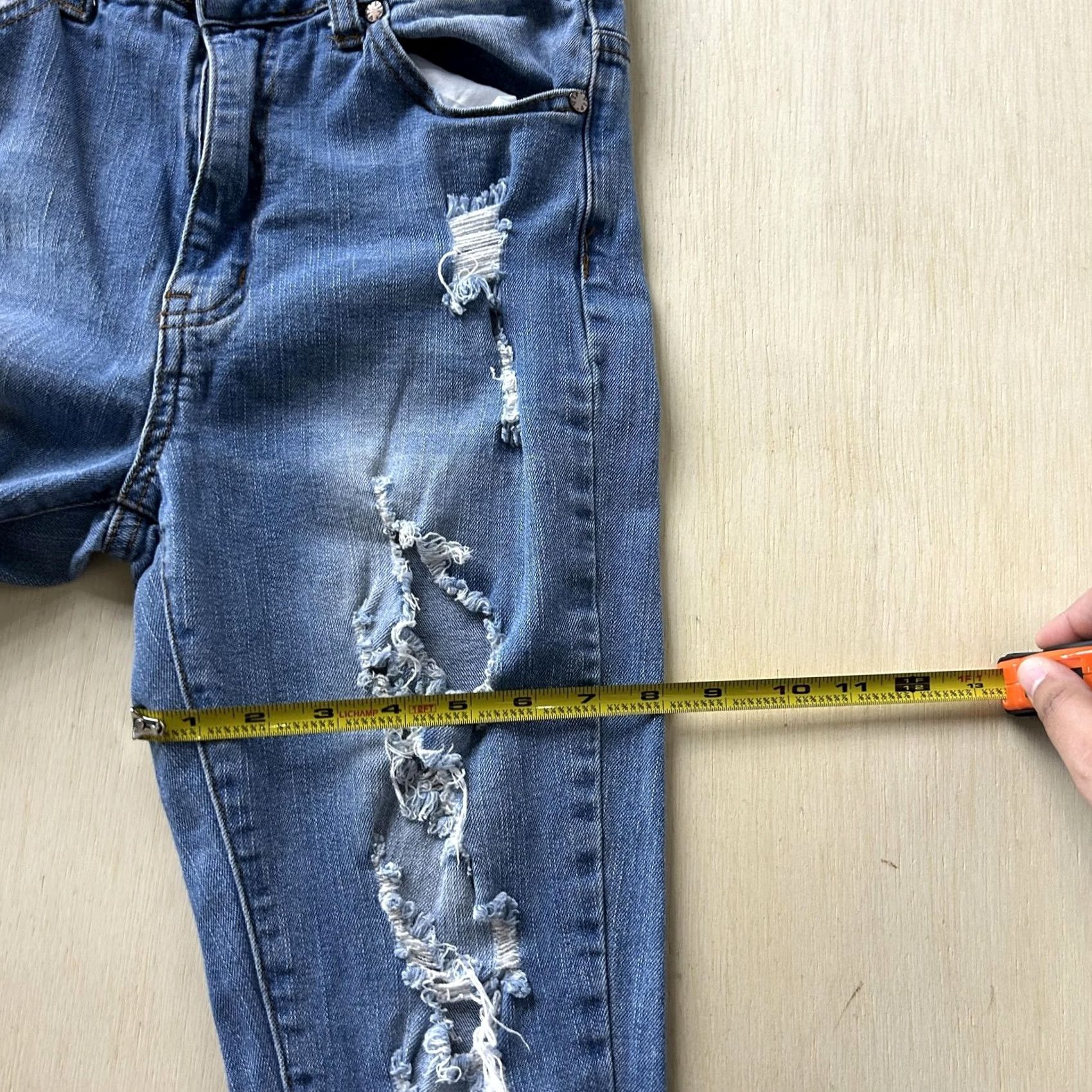 Vintage VIP Jeans Skinny Jeans Juniors 26x28 Mid Rise Medium Wash Blue Distressed Denim Slim Five-Pocket Size 27" / US 4 / IT 40 - 6 Thumbnail