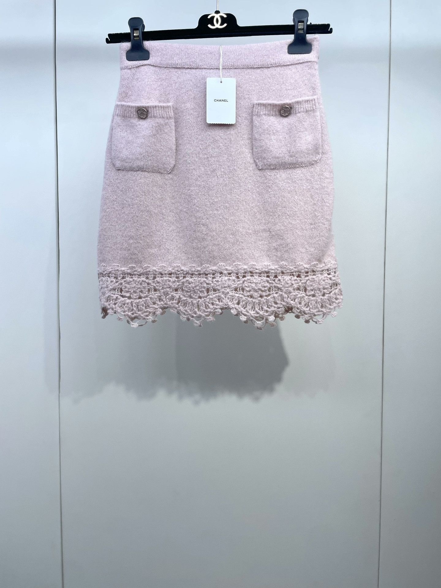 Chanel Chanel 25B Pink Crochet Knit Skirt Size 38" / US 16 / IT 52 - 1 Thumbnail